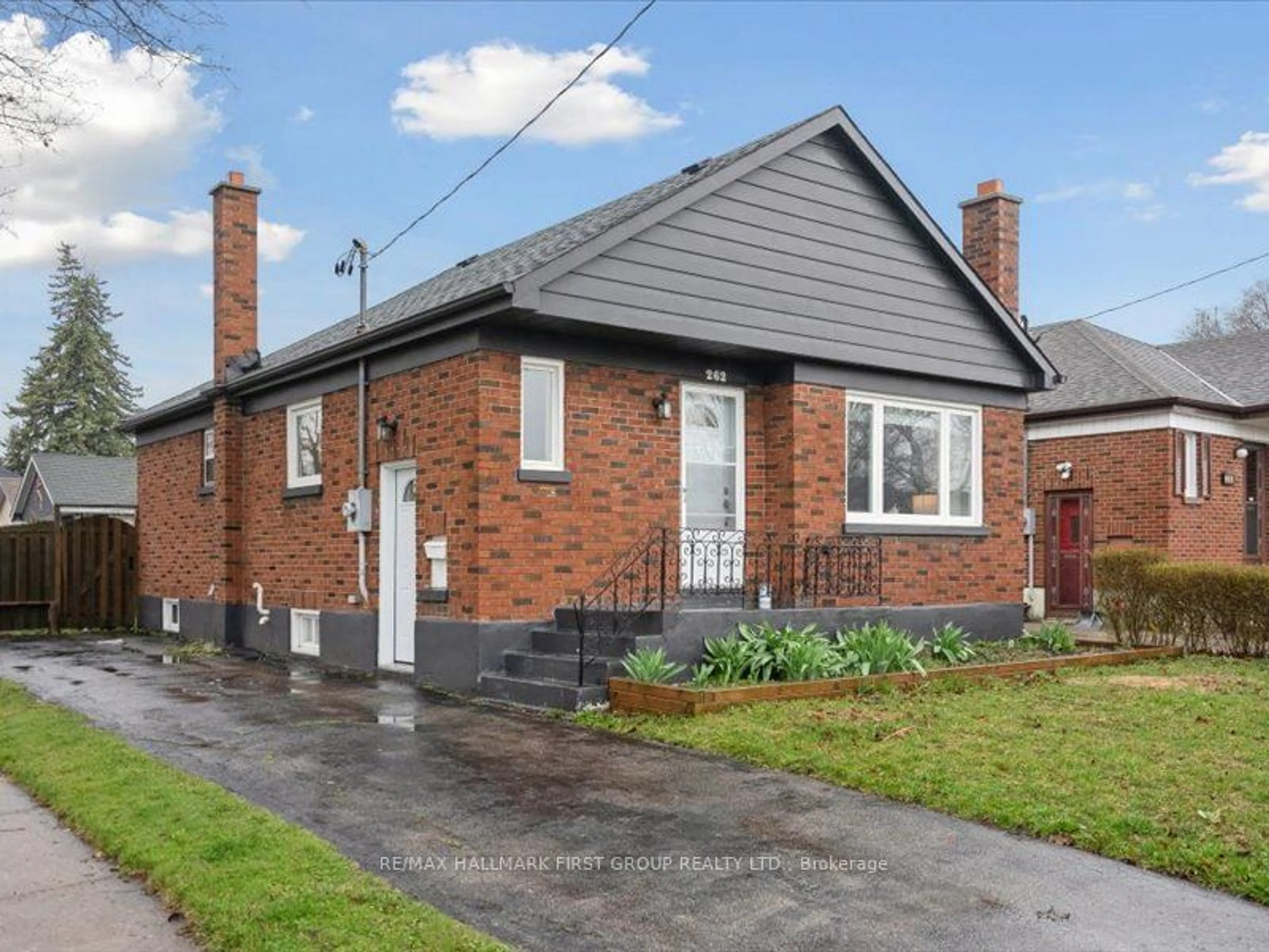 Home with brick exterior material for 262 Highland Ave, Oshawa Ontario L1H 6A8