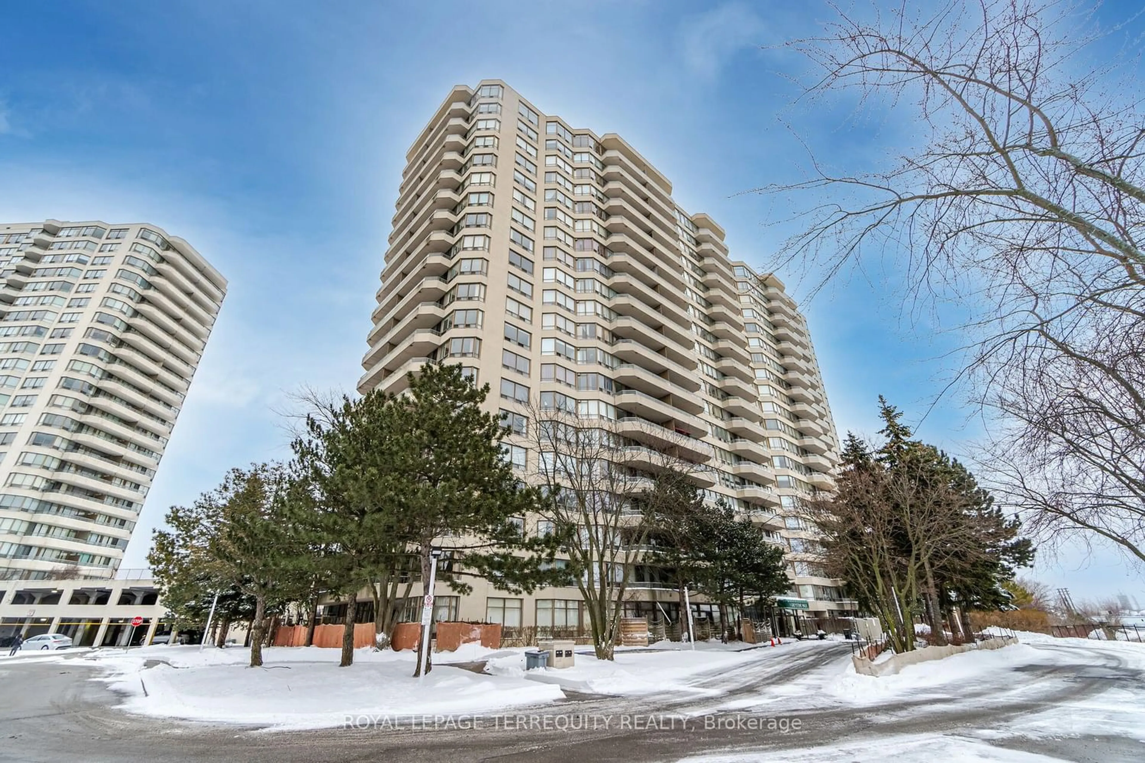 A pic from exterior of the house or condo for 1 Greystone Walk Dr #991, Toronto Ontario M1K 5J3