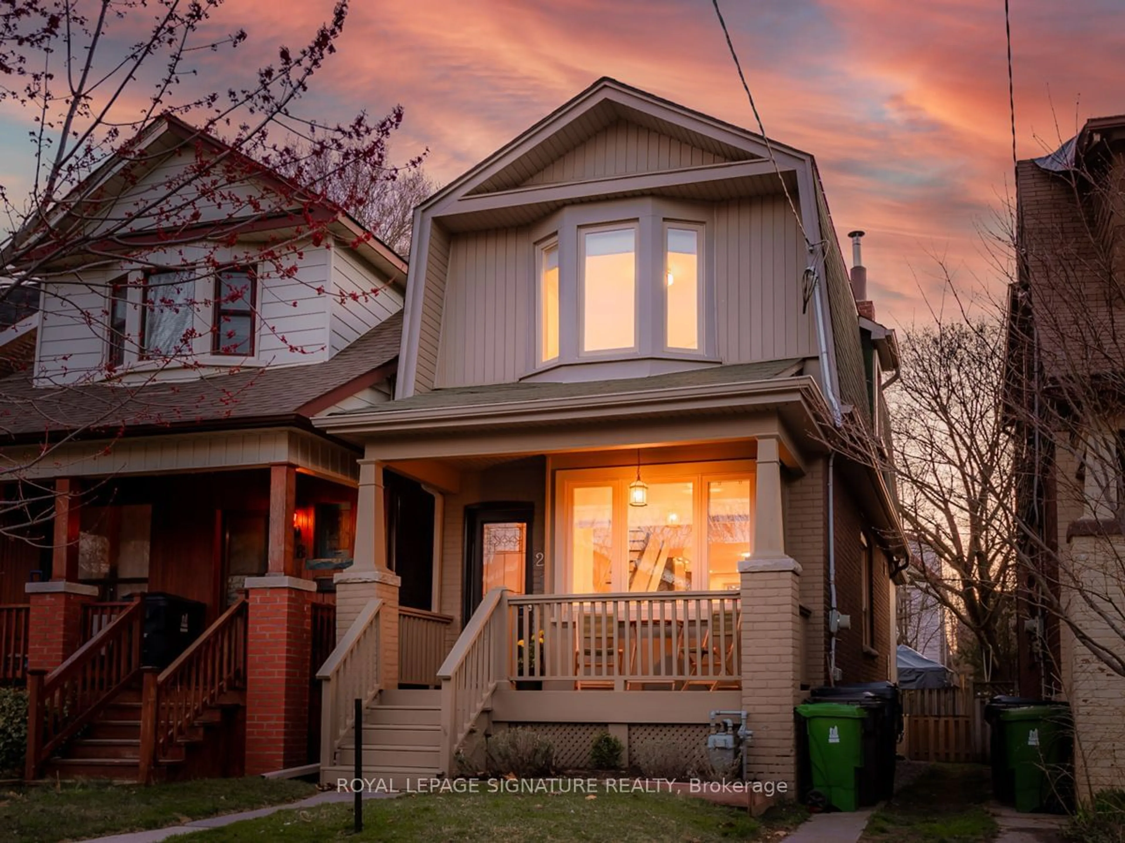 Frontside or backside of a home for 20 Cedarvale Ave, Toronto Ontario M4C 4J4