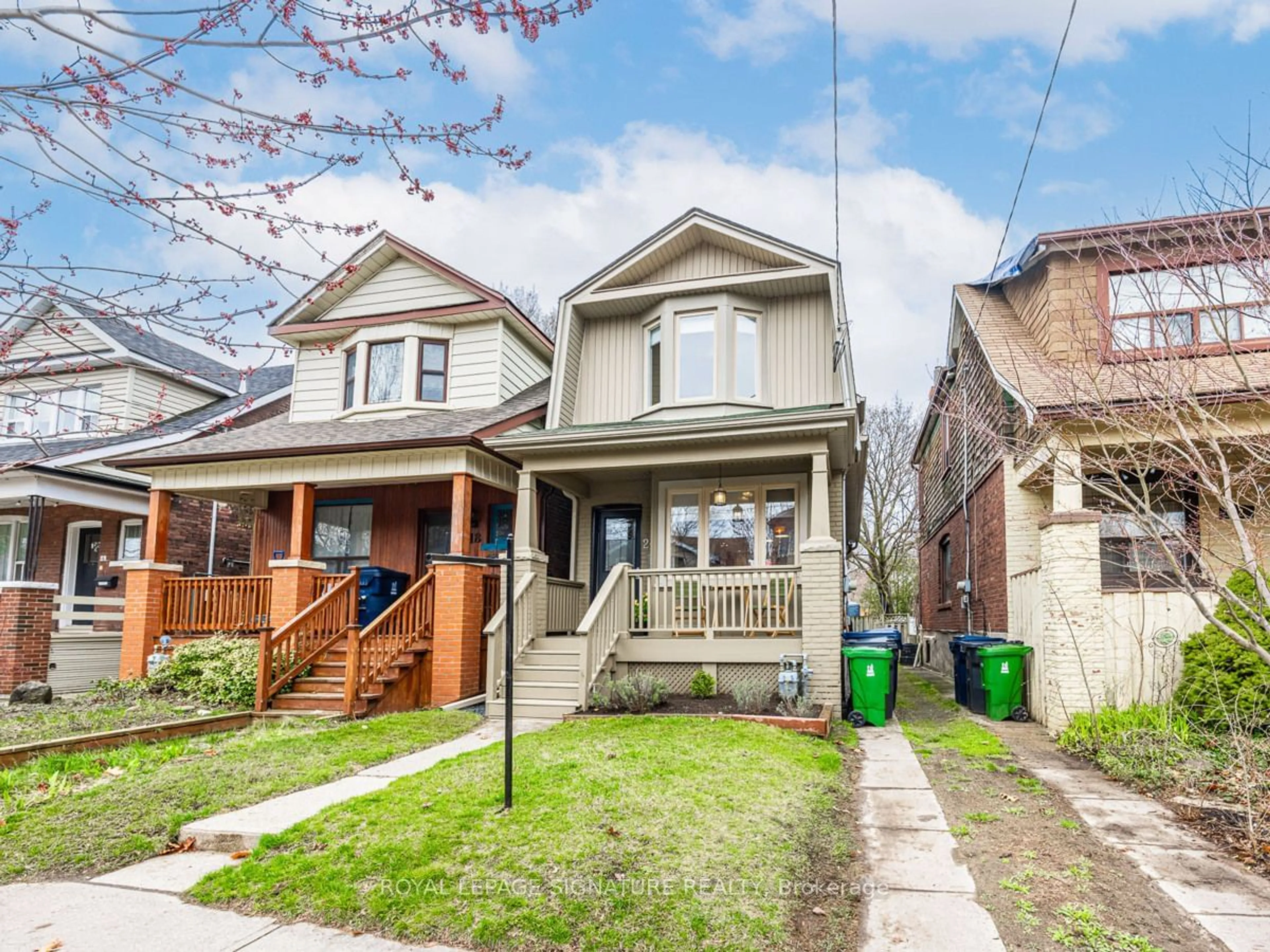 Frontside or backside of a home for 20 Cedarvale Ave, Toronto Ontario M4C 4J4