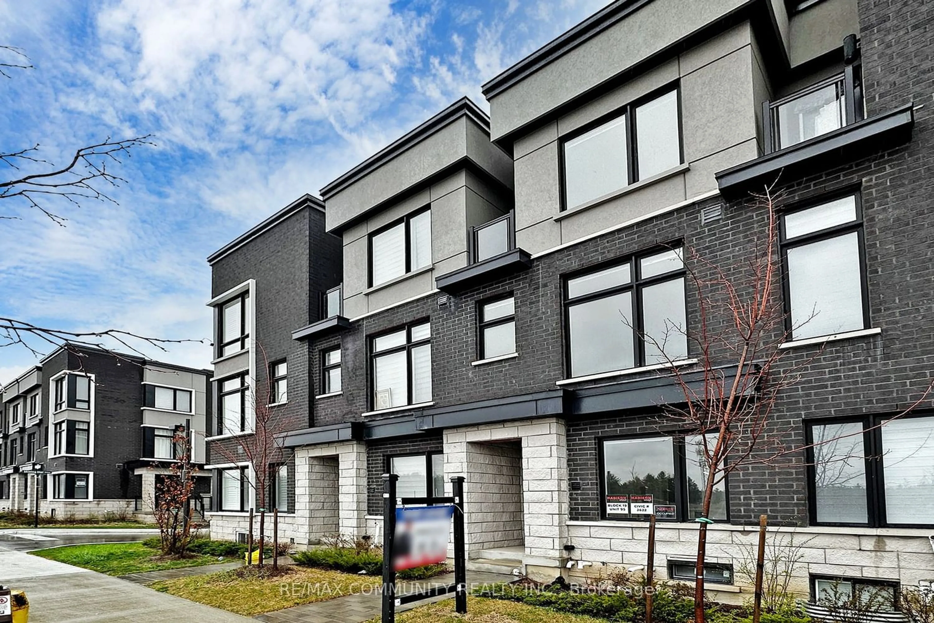 A pic from exterior of the house or condo for 2622 Castlegate Crossing, Pickering Ontario L1X 0H9