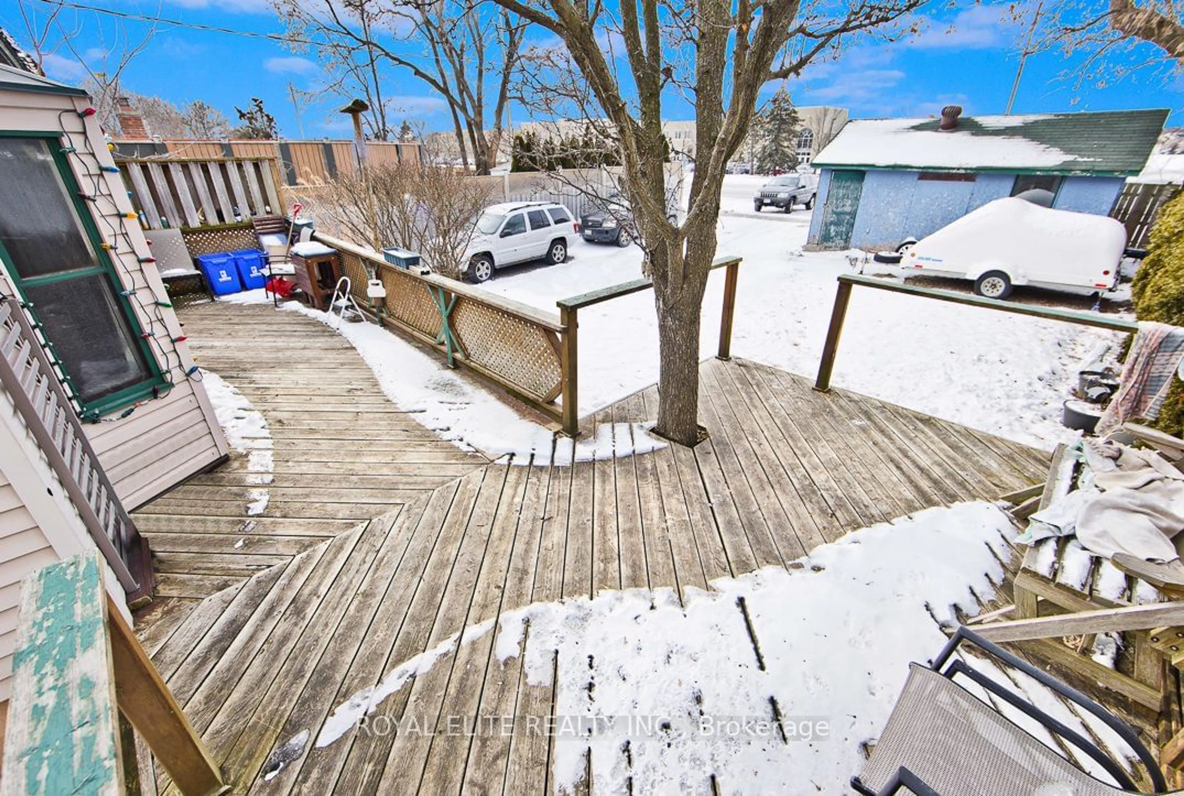 Patio for 1945 Whites Rd, Pickering Ontario L1V 6P2