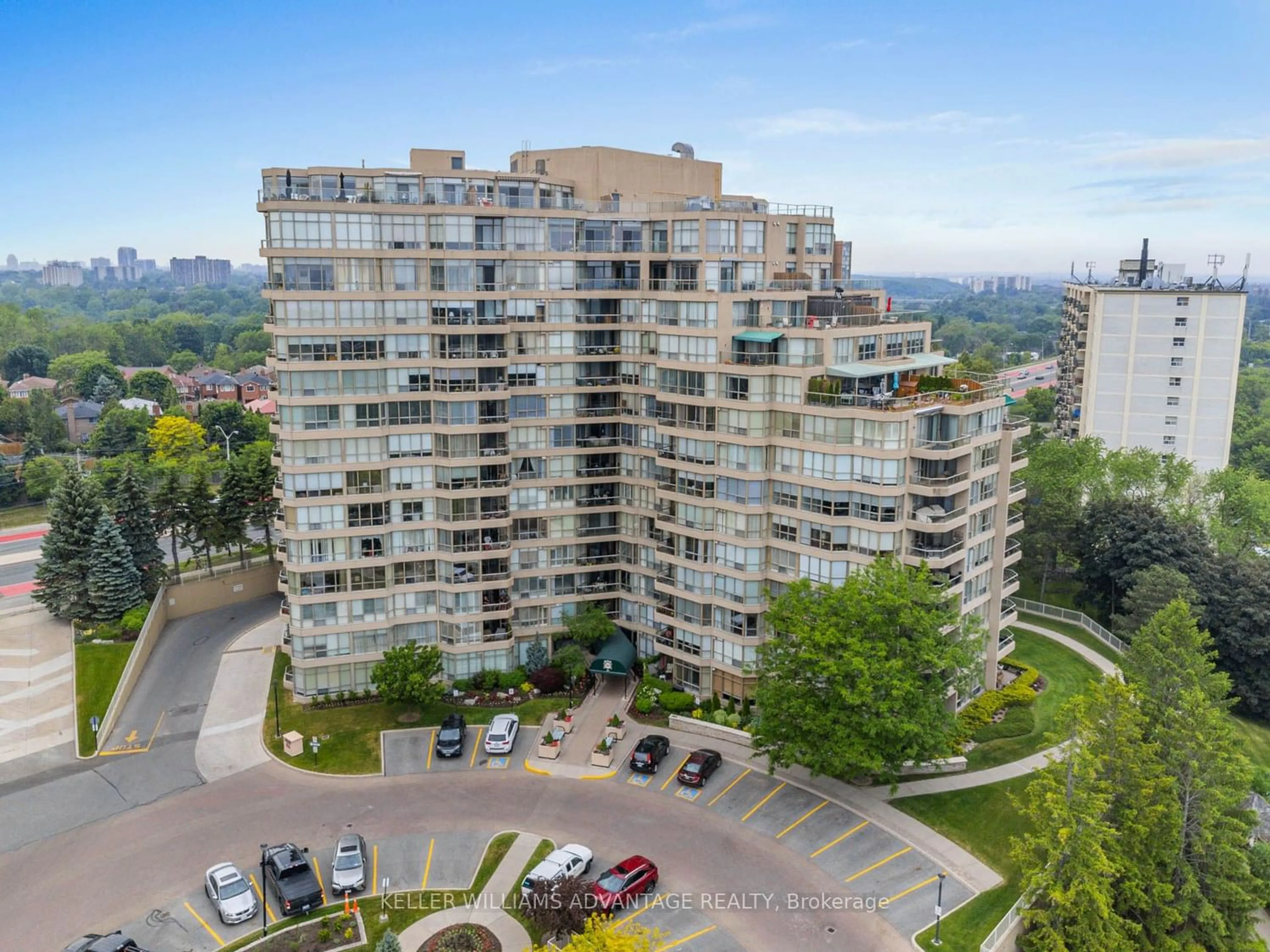 A pic from exterior of the house or condo for 20 Guildwood Pkwy #Ph 15, Toronto Ontario M1E 5B6