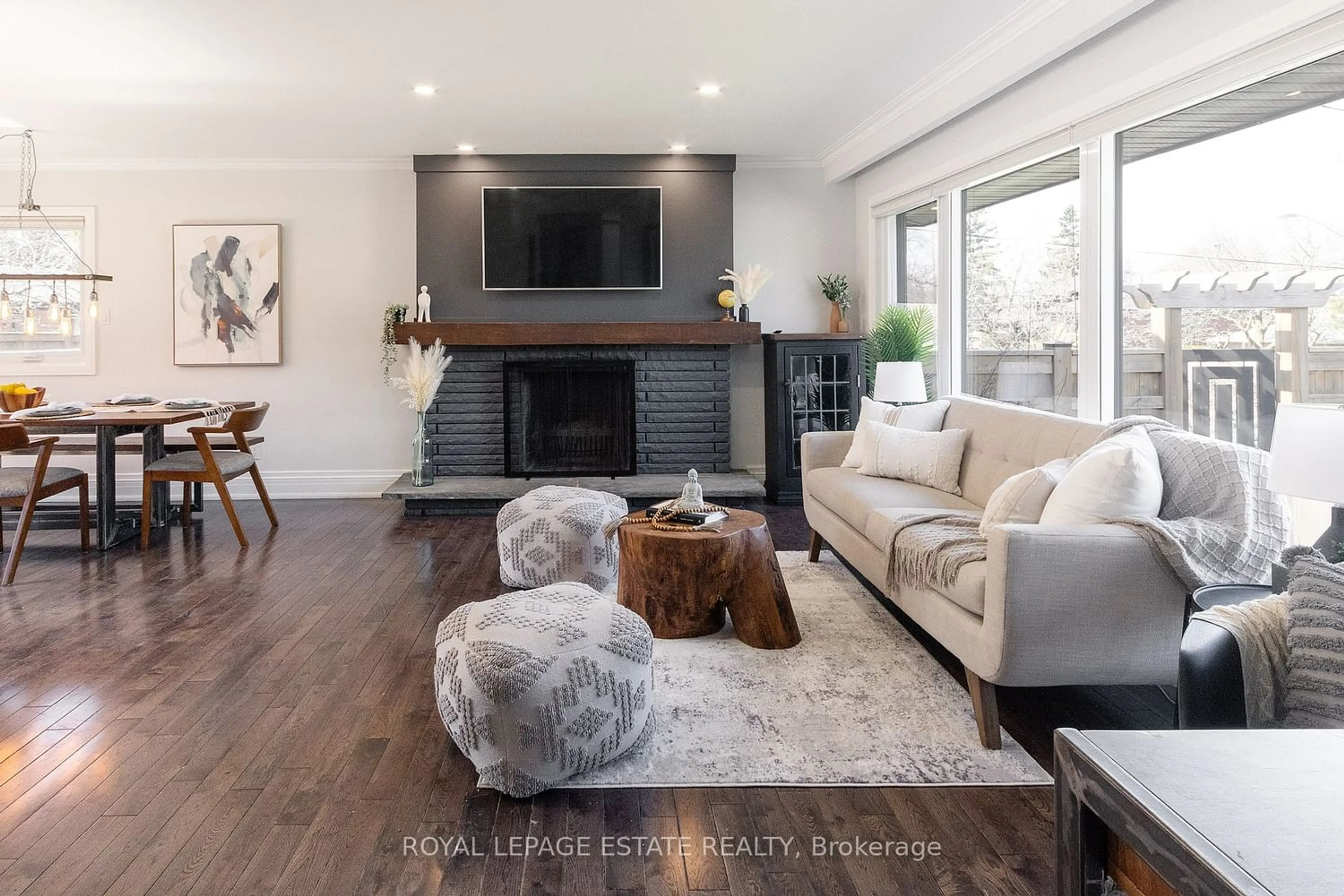 Living room for 18 Cudia Cres, Toronto Ontario M1M 2W8