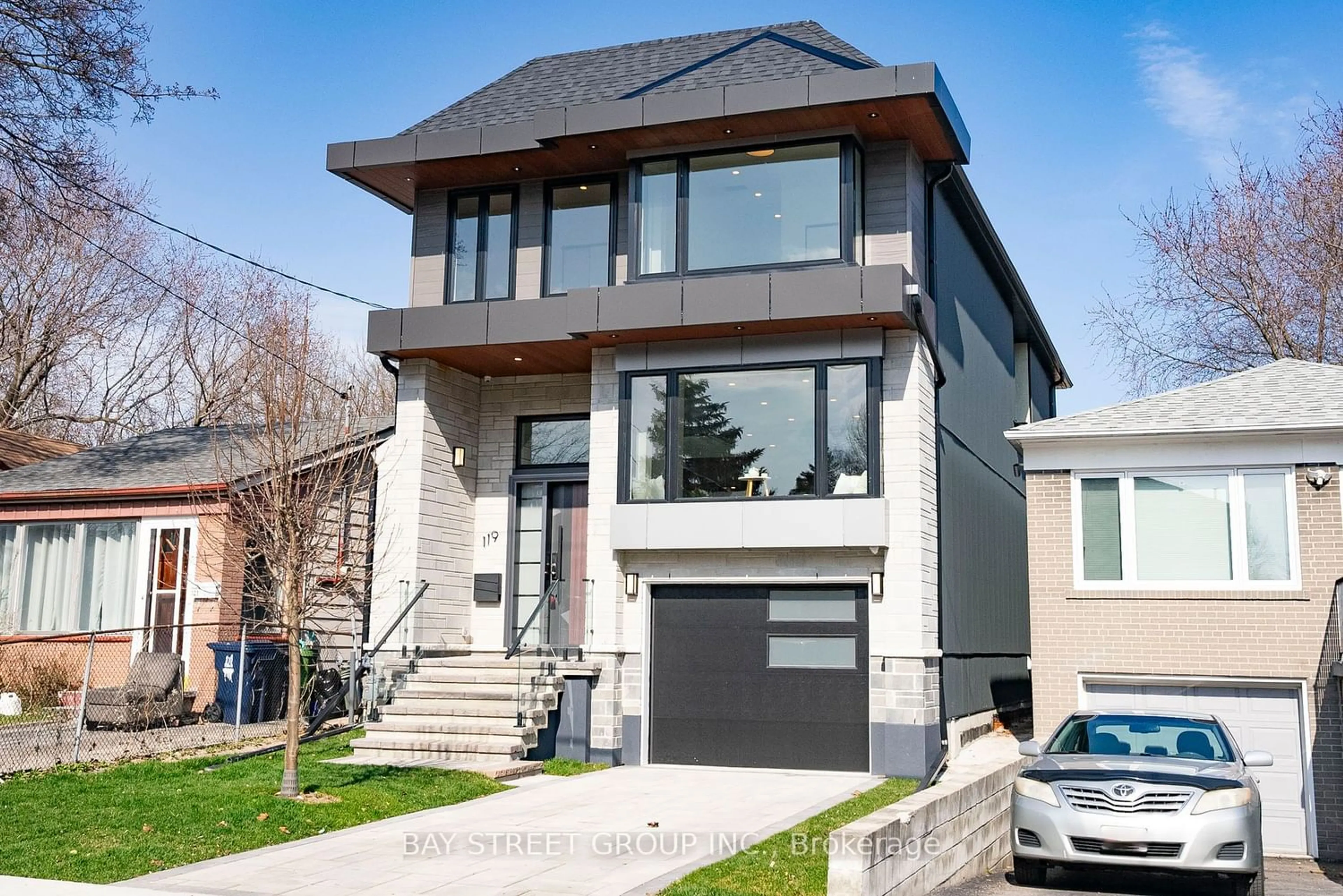 Frontside or backside of a home for 119 Preston St, Toronto Ontario M1N 3N4
