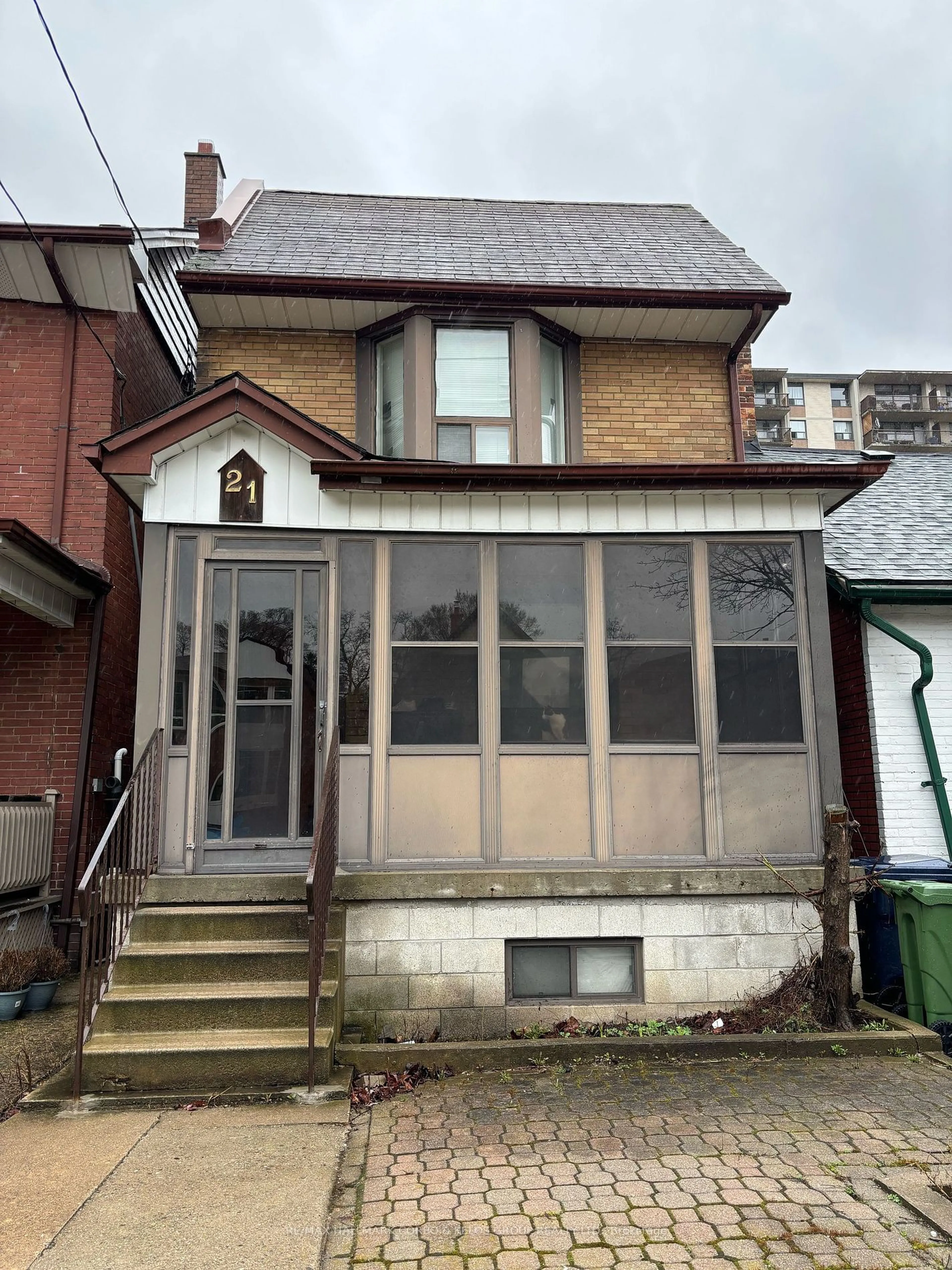 Frontside or backside of a home for 21 Torrens Ave, Toronto Ontario M4K 2H9