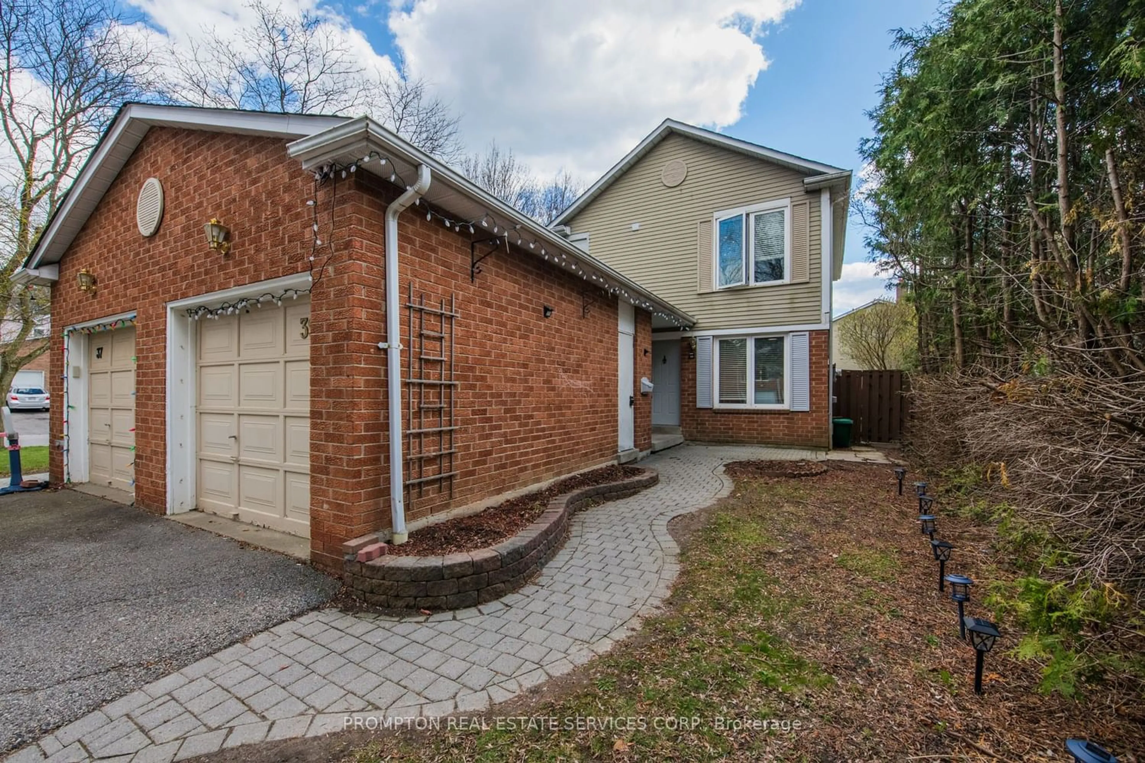 Home with brick exterior material for 39 Frost Dr, Whitby Ontario L1P 1C8
