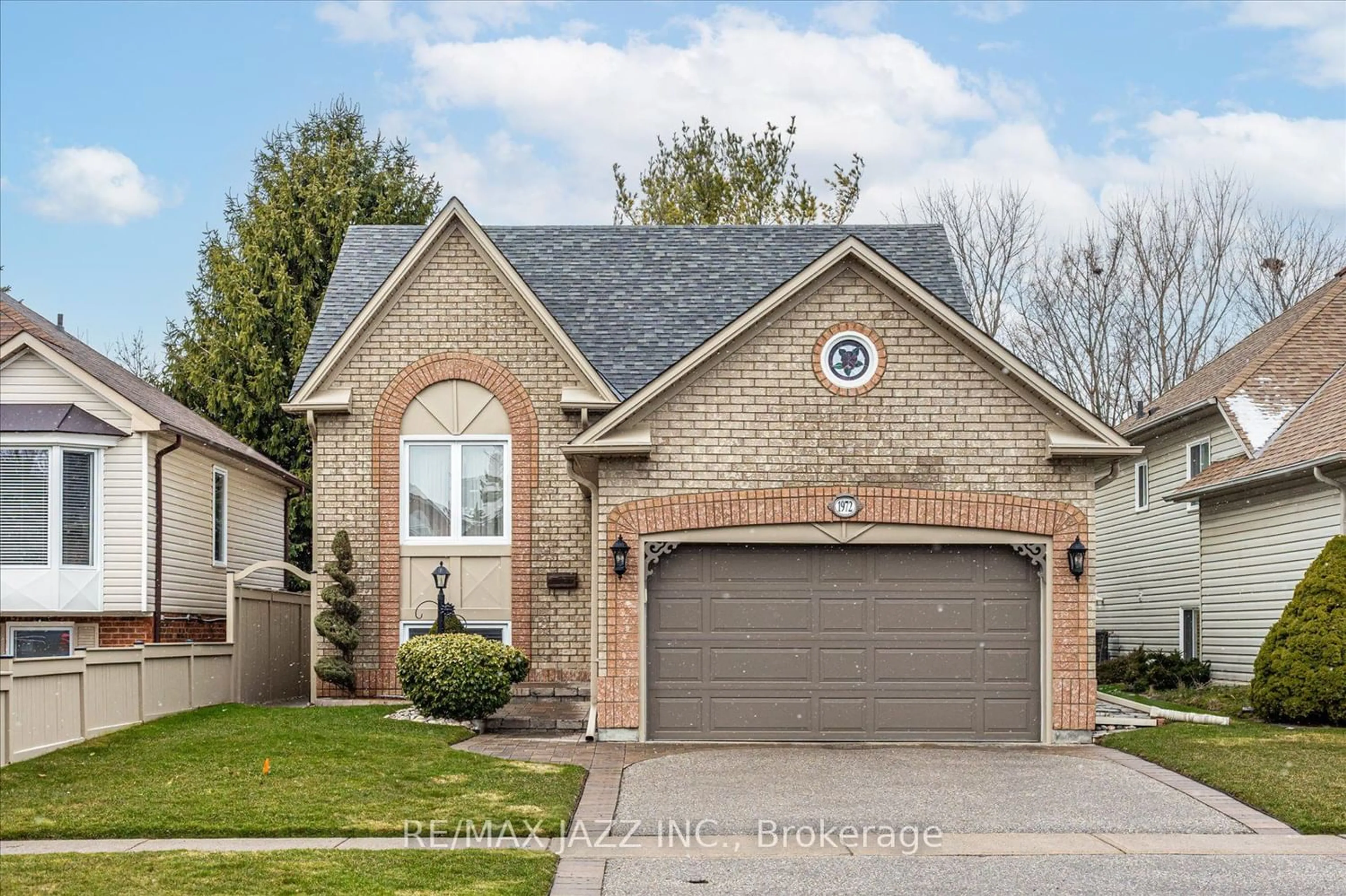 Home with brick exterior material for 1972 Edenwood Dr, Oshawa Ontario L1G 7Y1