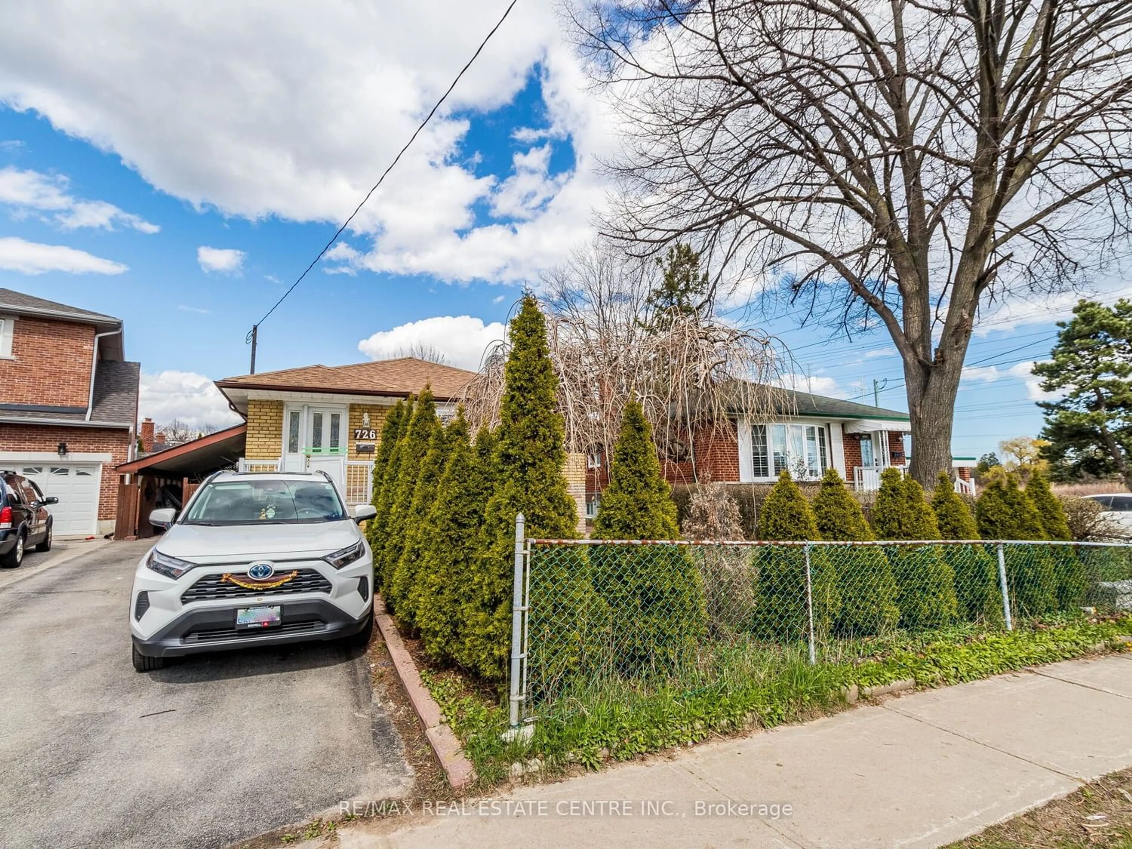 Frontside or backside of a home for 726 Brimorton Dr, Toronto Ontario M1G 2S2