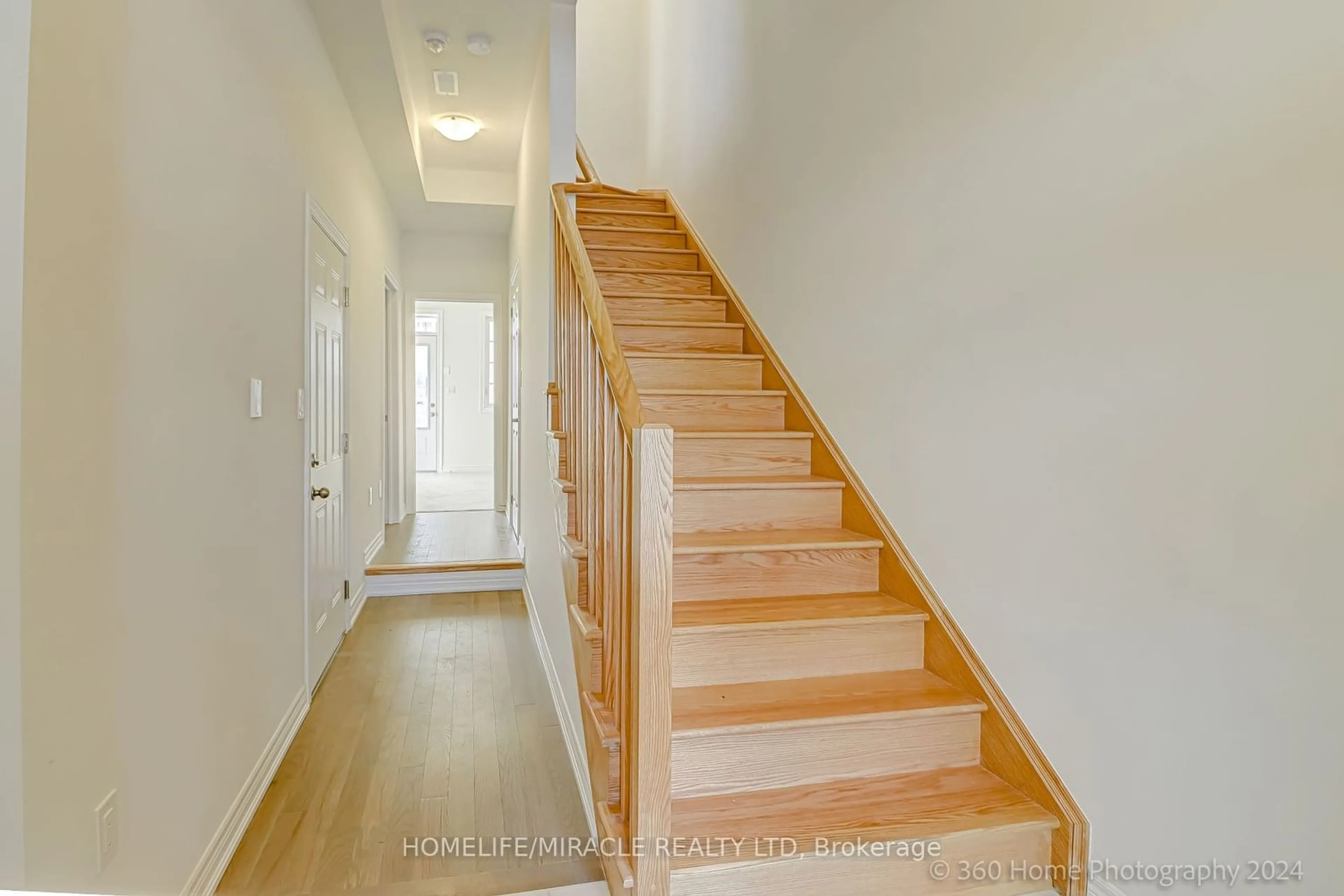 Stairs for 105 Air Dancer Cres, Oshawa Ontario L1L 0V3