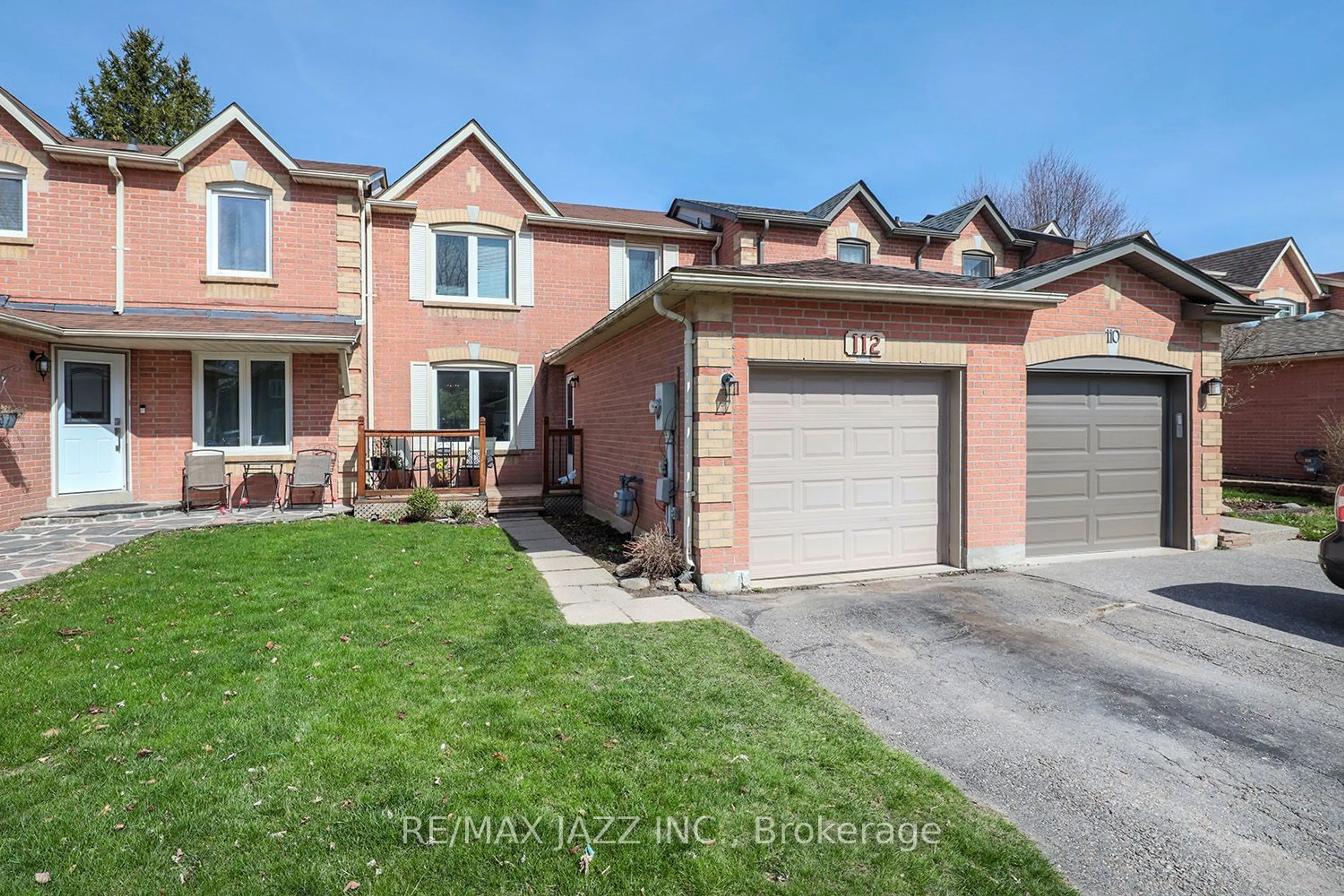 Frontside or backside of a home for 112 Yorkville Dr, Clarington Ontario L1E 2A6