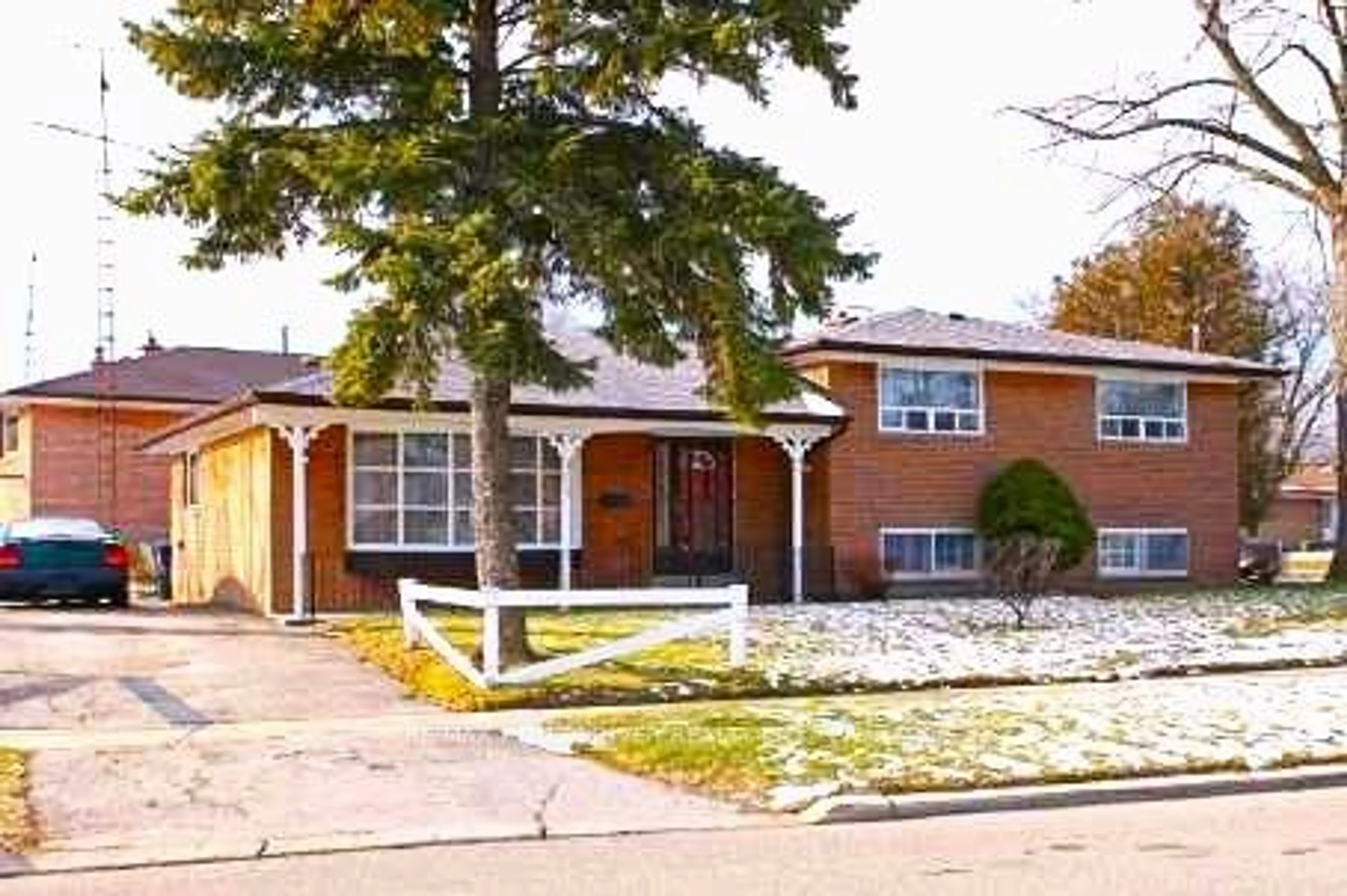Home with brick exterior material for 62 Syracuse Cres, Toronto Ontario M1E 2G6