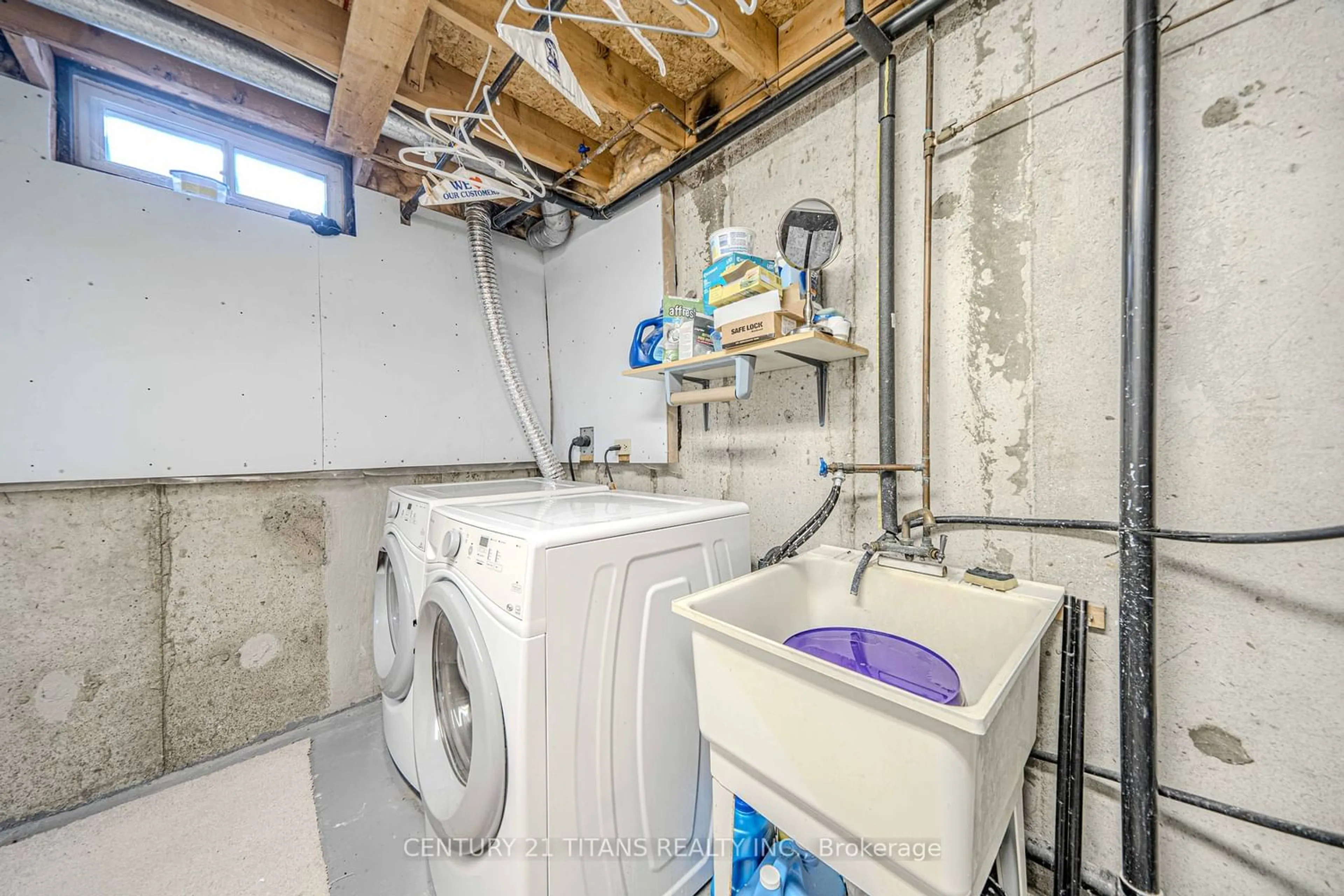 Laundry room for 1610 Crawforth St #62, Whitby Ontario L1N 9B1
