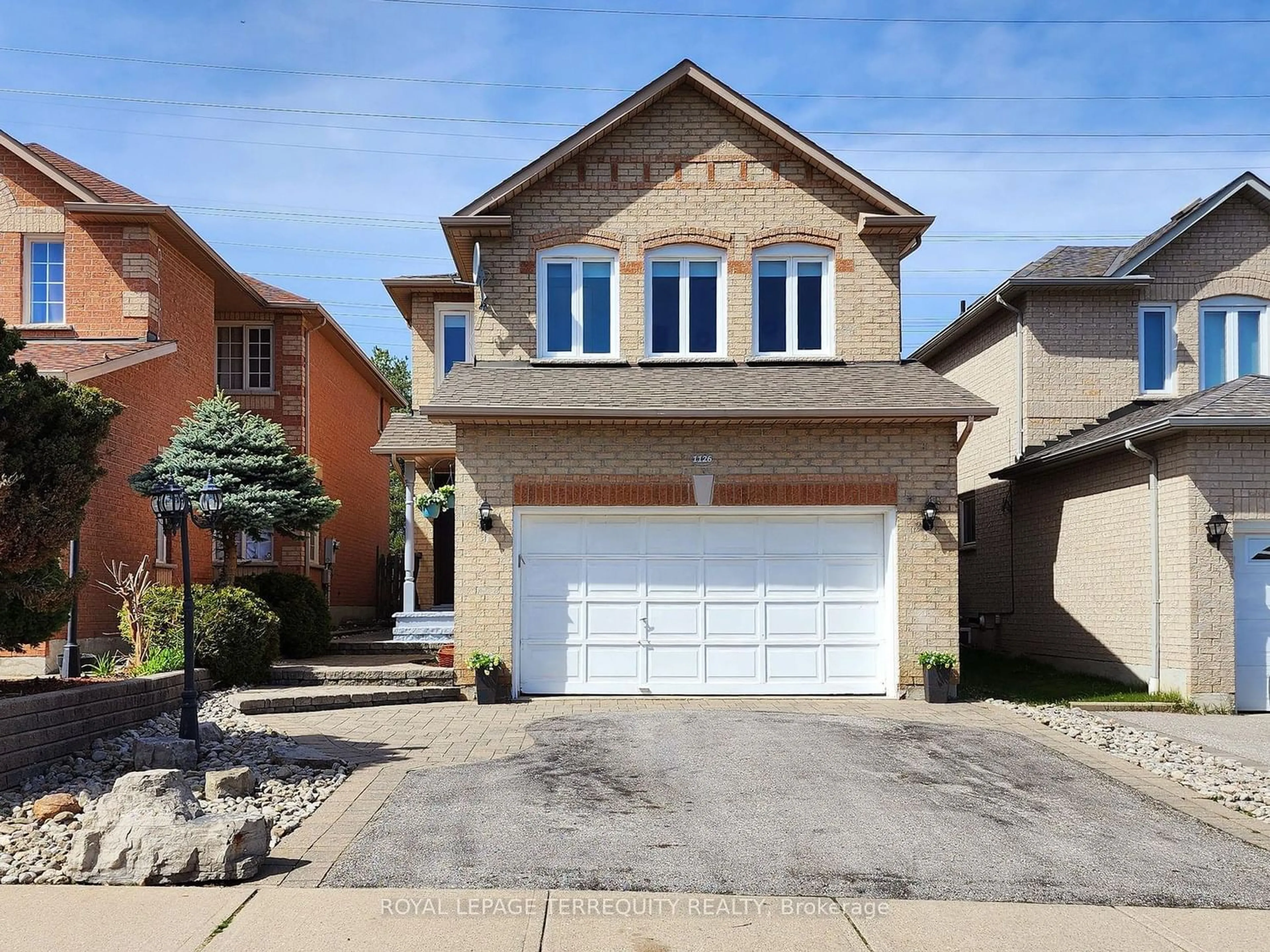 Frontside or backside of a home for 1126 Gossamer Dr, Pickering Ontario L1X 2T7