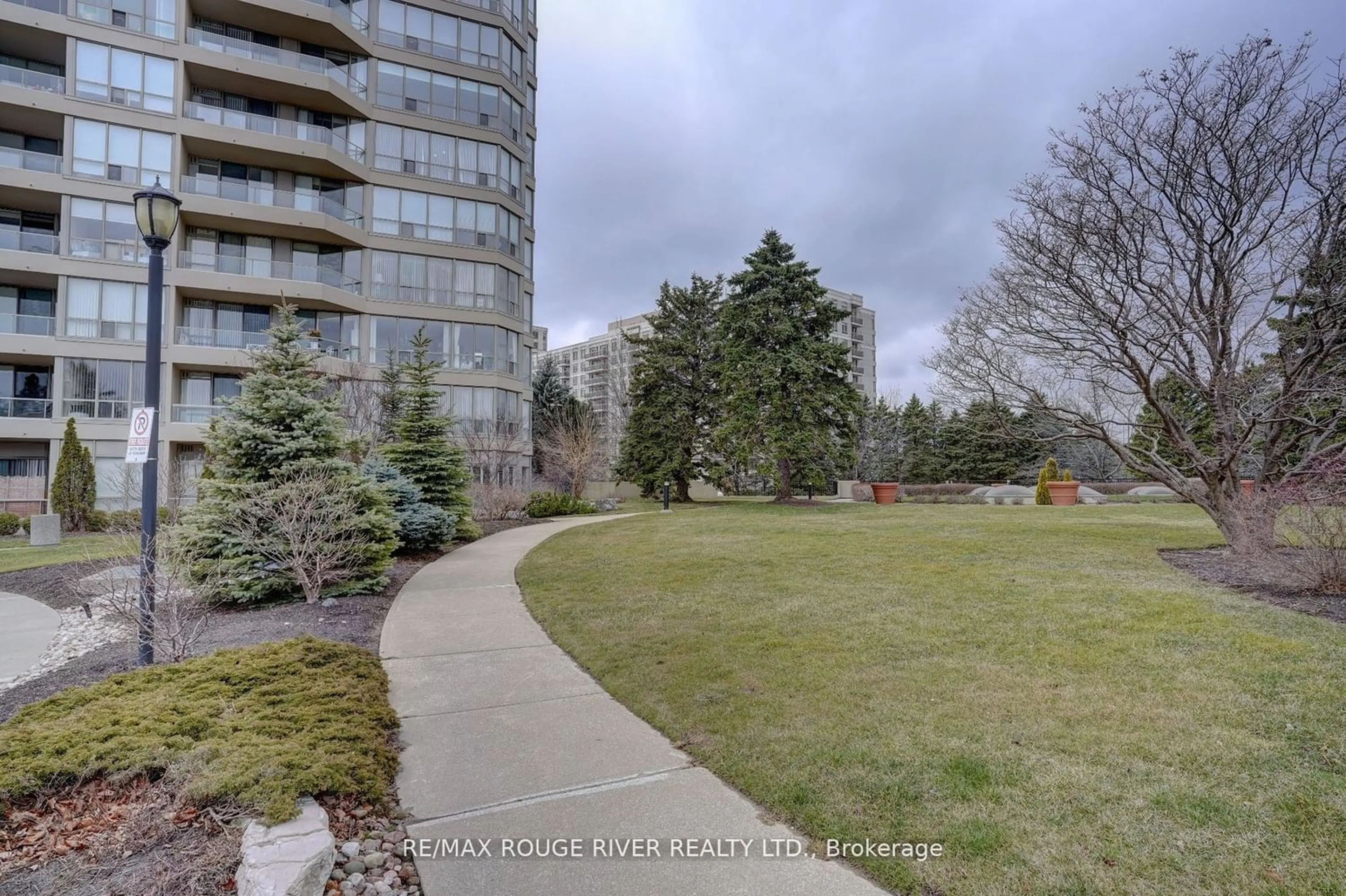 A pic from exterior of the house or condo for 1880 Valley Farm Rd #1424, Pickering Ontario L1V 6B3