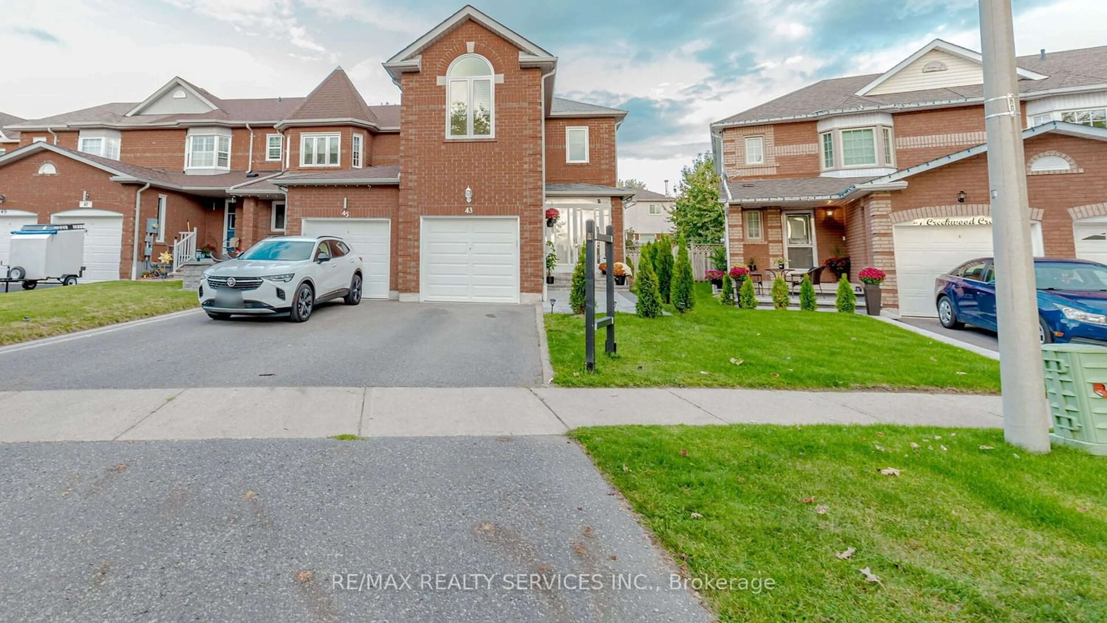 Frontside or backside of a home for 43 Creekwood Cres, Whitby Ontario L1R 2K2