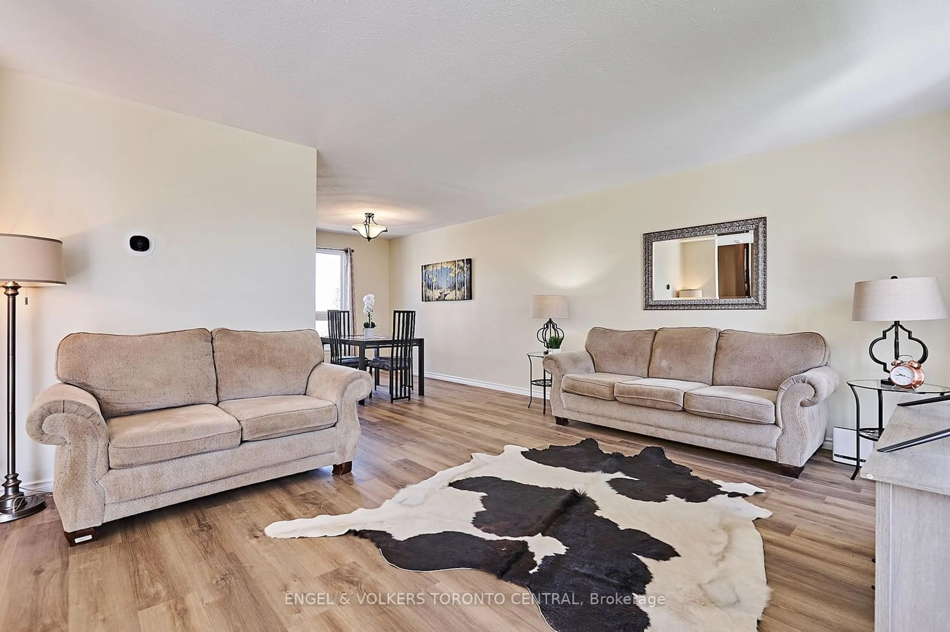 Living room for 508 Lowell Ave, Oshawa Ontario L1J 2X5