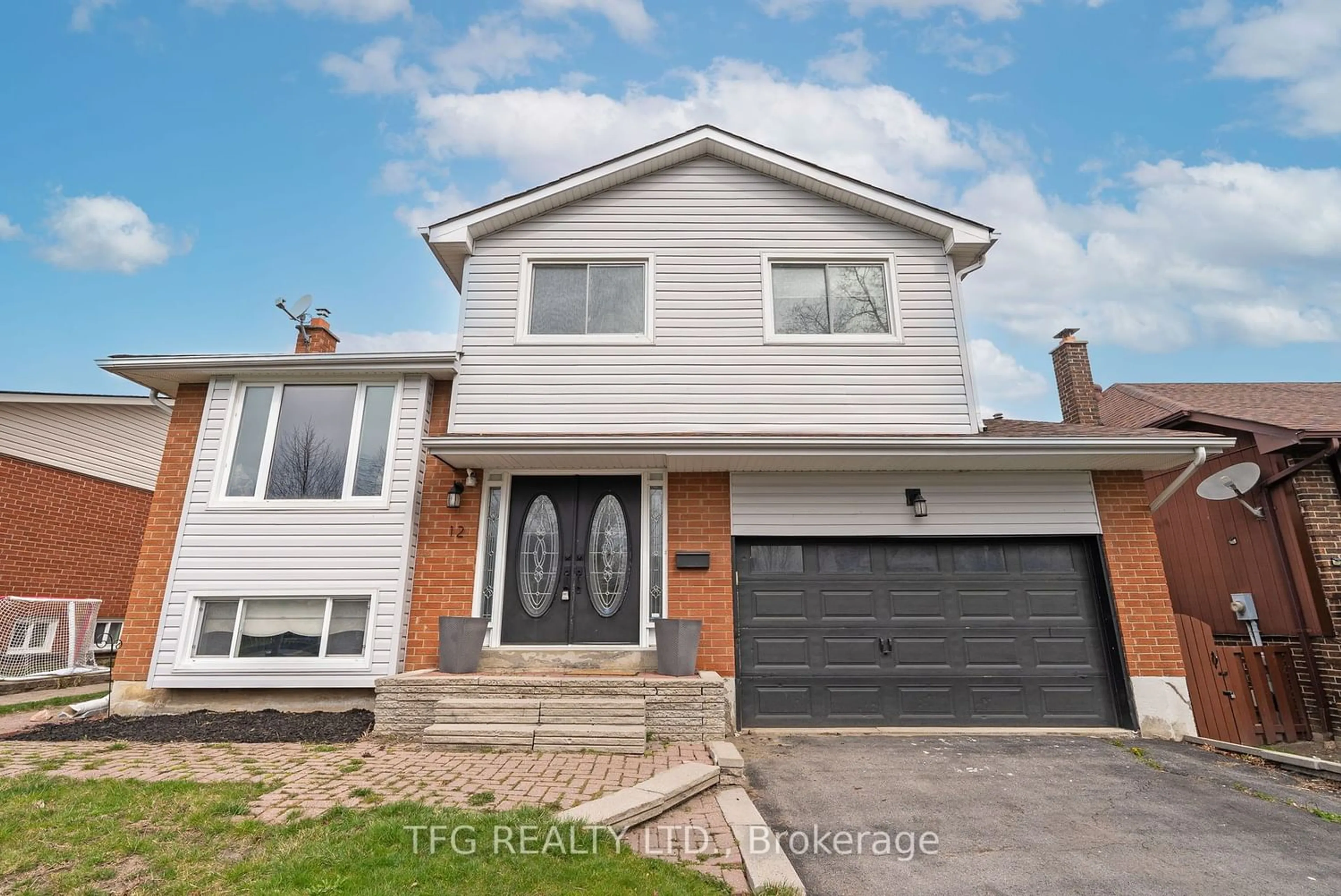 Frontside or backside of a home for 12 Mcgillivary Crt, Whitby Ontario L1P 1A3