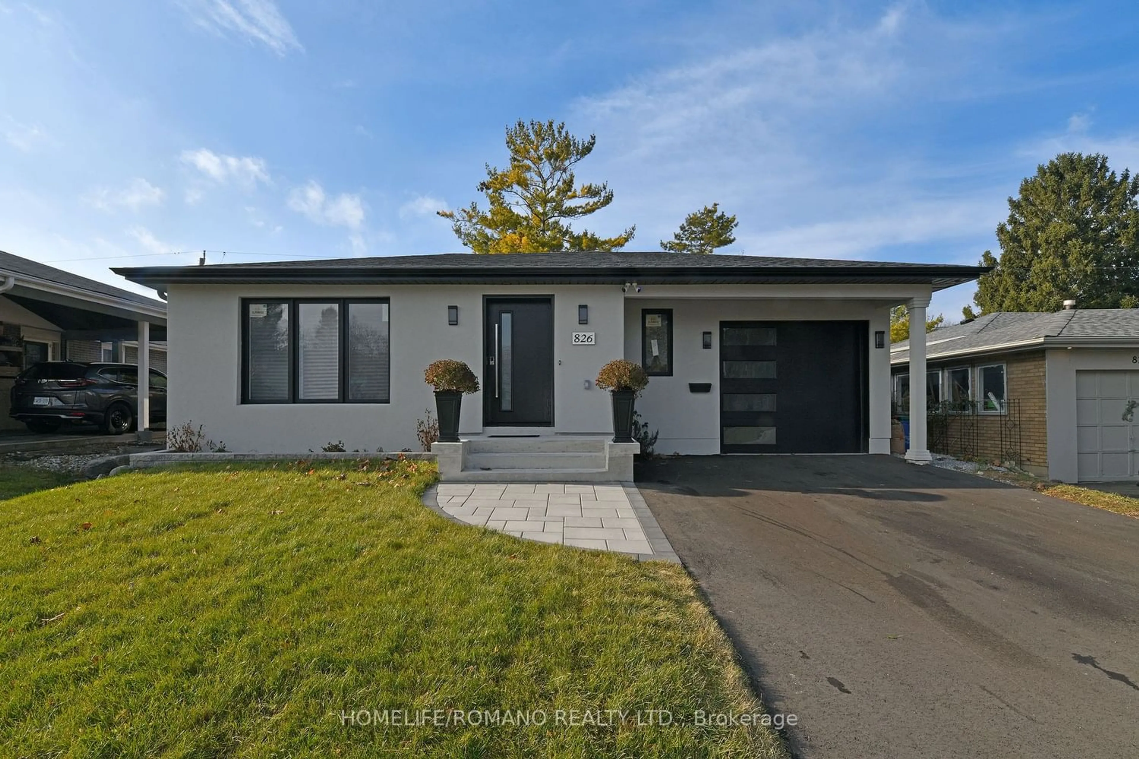 Frontside or backside of a home for 826 Krosno Blvd, Pickering Ontario L1W 1G9