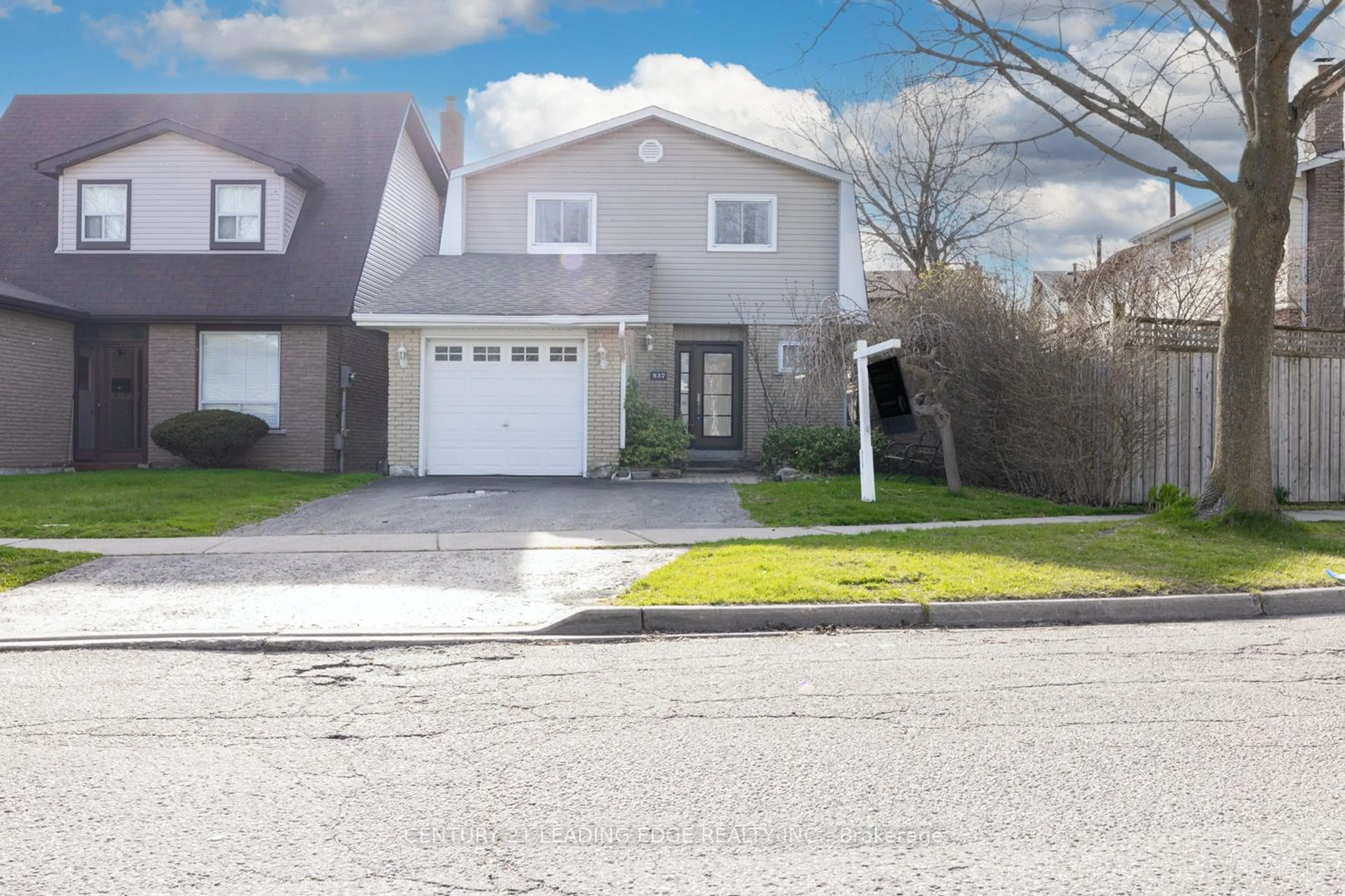 Frontside or backside of a home for 537 Creekview Circ, Pickering Ontario L1W 2Z9