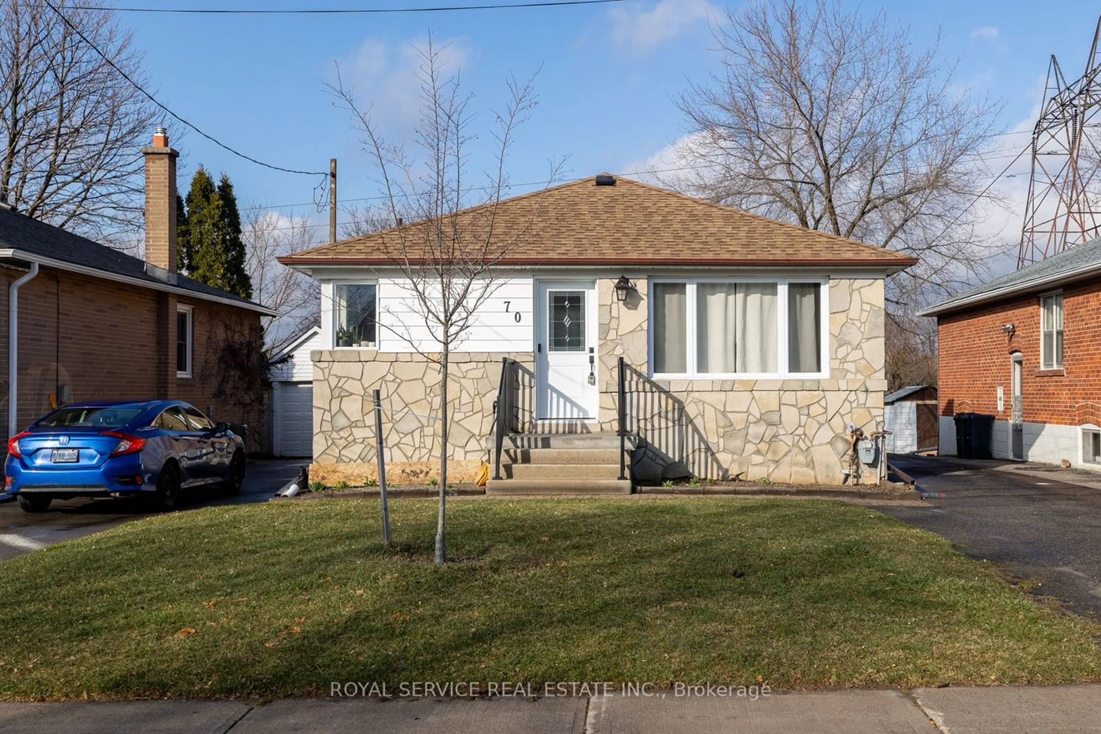 Frontside or backside of a home for 70 Crocus Dr, Toronto Ontario M1R 4S6