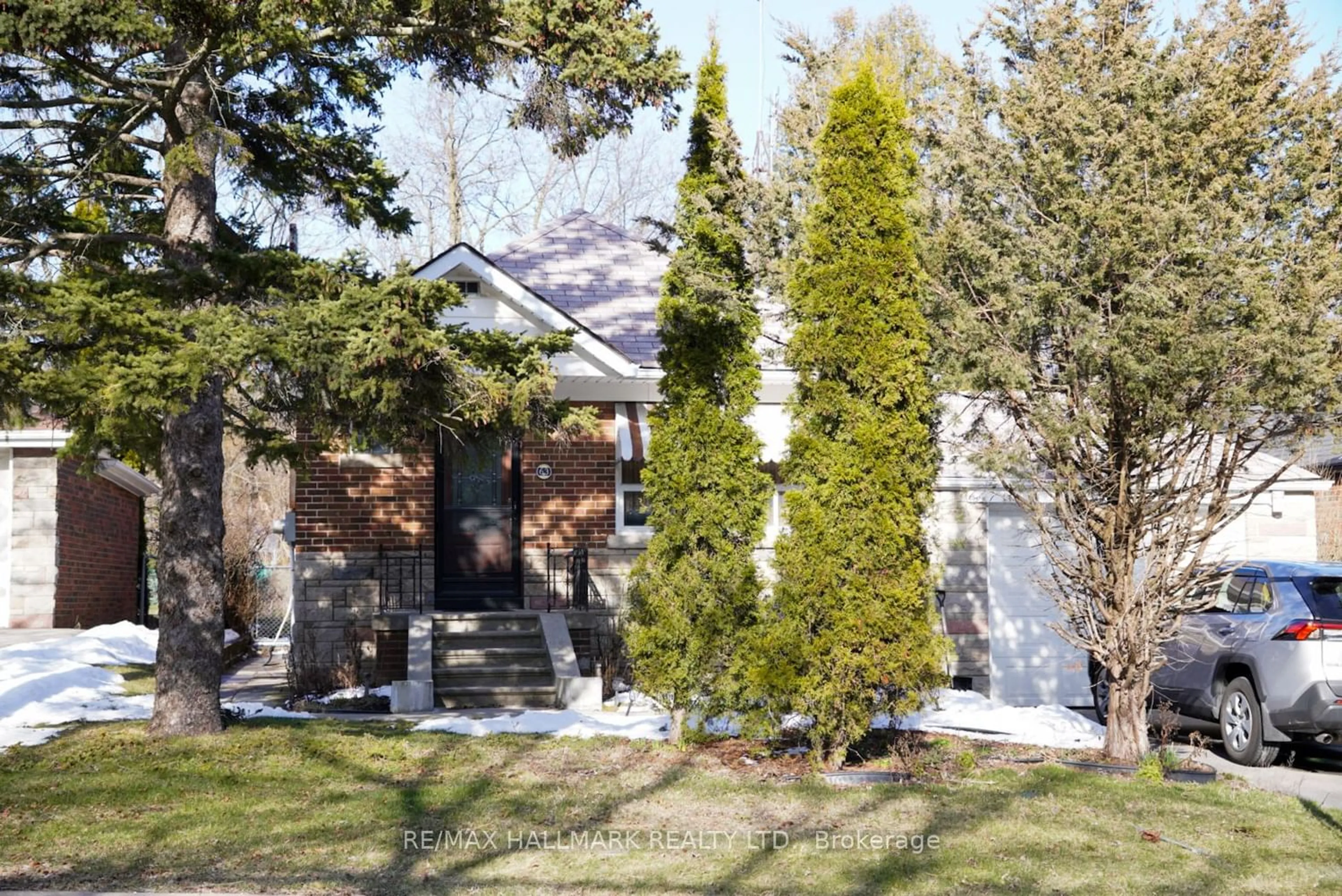 Frontside or backside of a home for 63 Midland Ave, Toronto Ontario M1N 3Z8