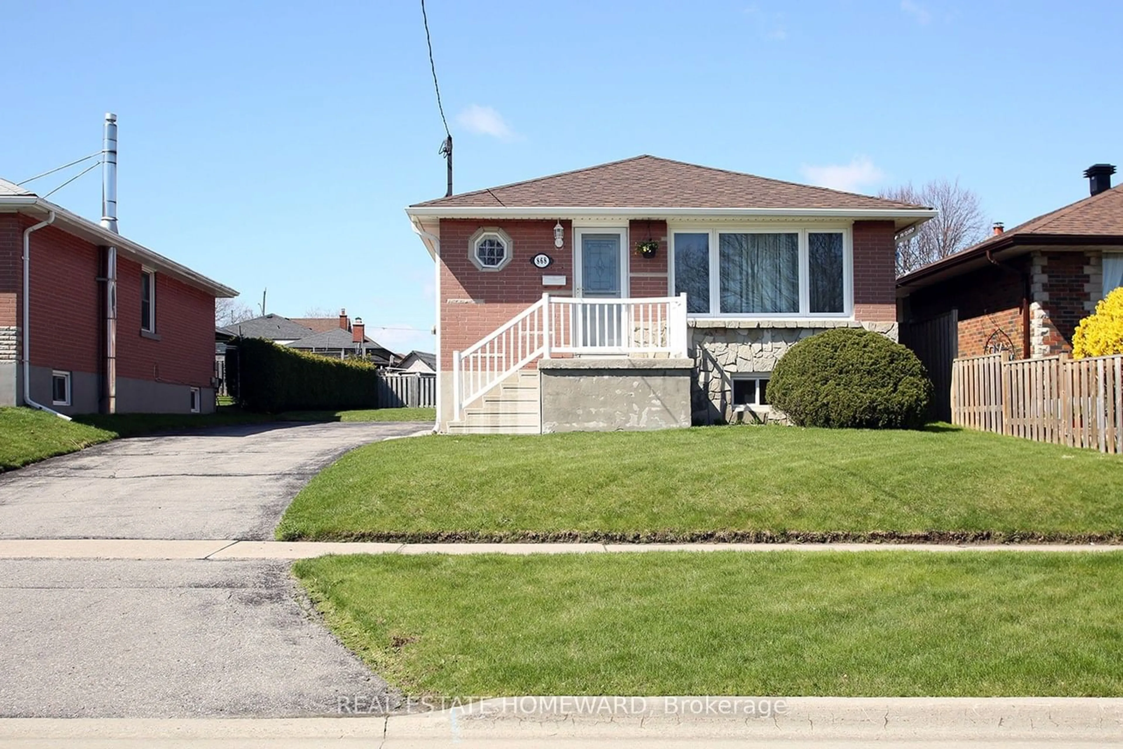 Frontside or backside of a home for 868 Myers St, Oshawa Ontario L1H 5N4