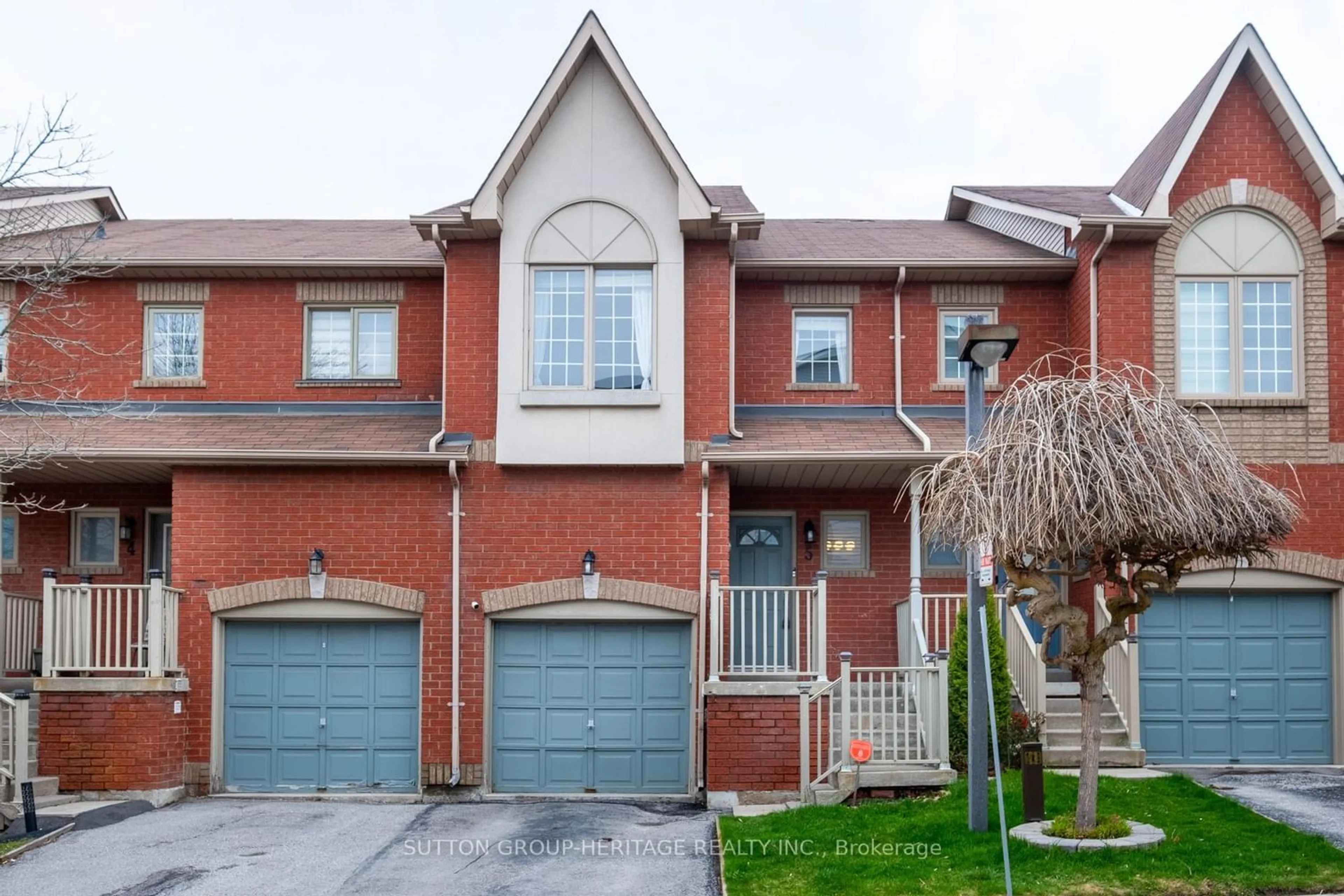 A pic from exterior of the house or condo for 1867 Kingston Rd #5, Pickering Ontario L1V 6Z4