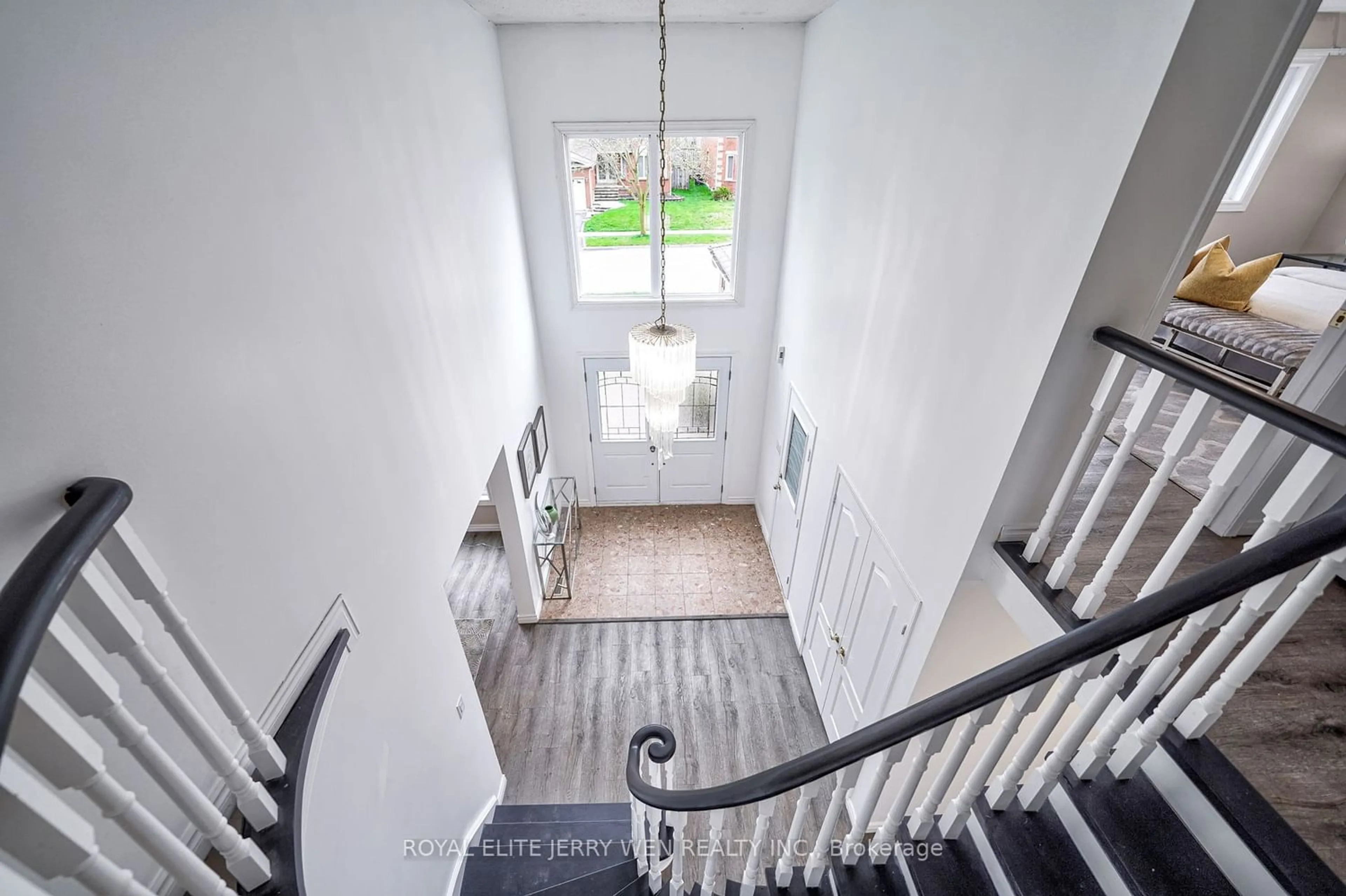 Indoor foyer for 57 Forest Heights St, Whitby Ontario L1R 1T7