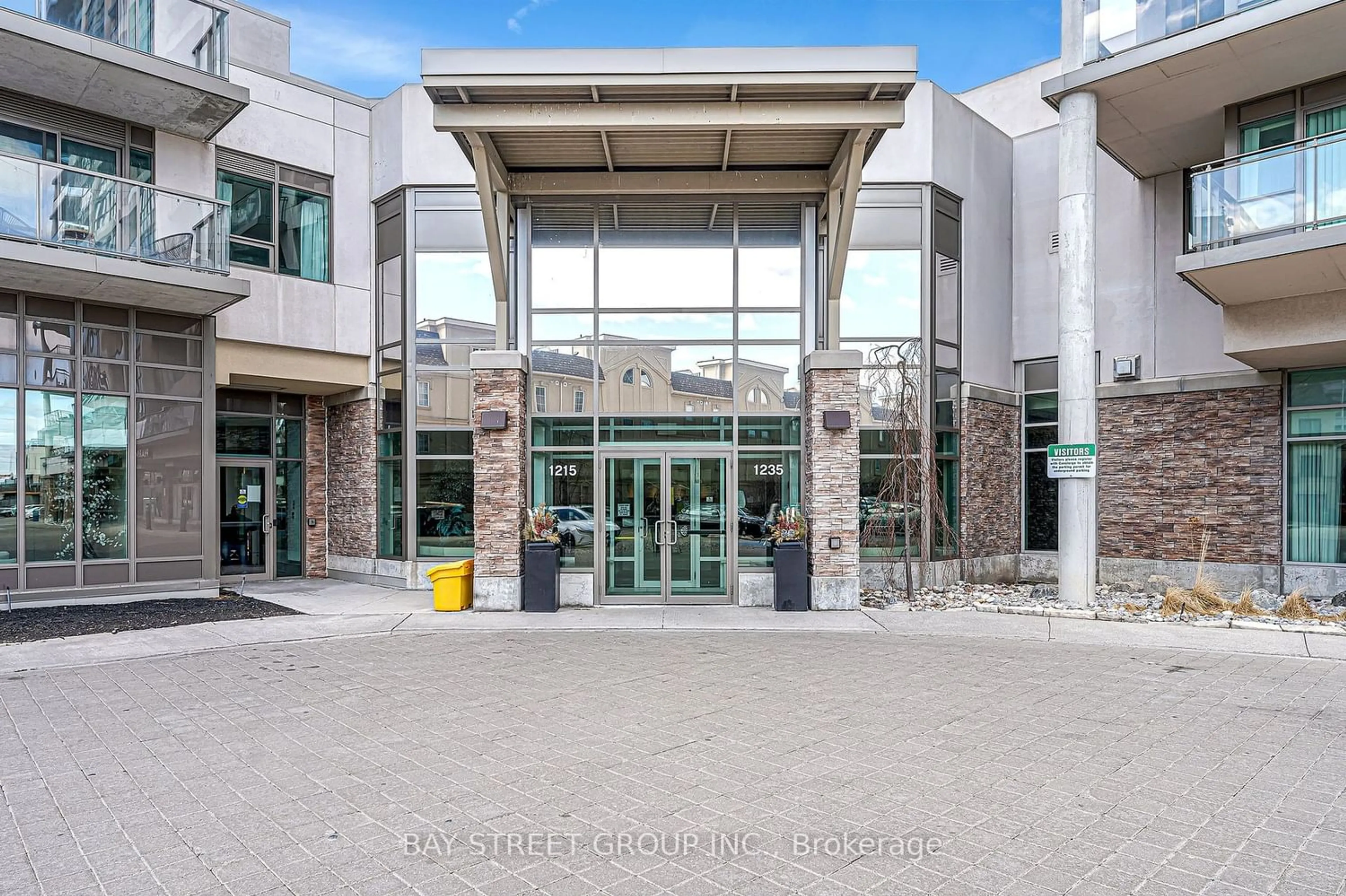 Indoor foyer for 1235 Bayly St #211, Pickering Ontario L1W 1L7