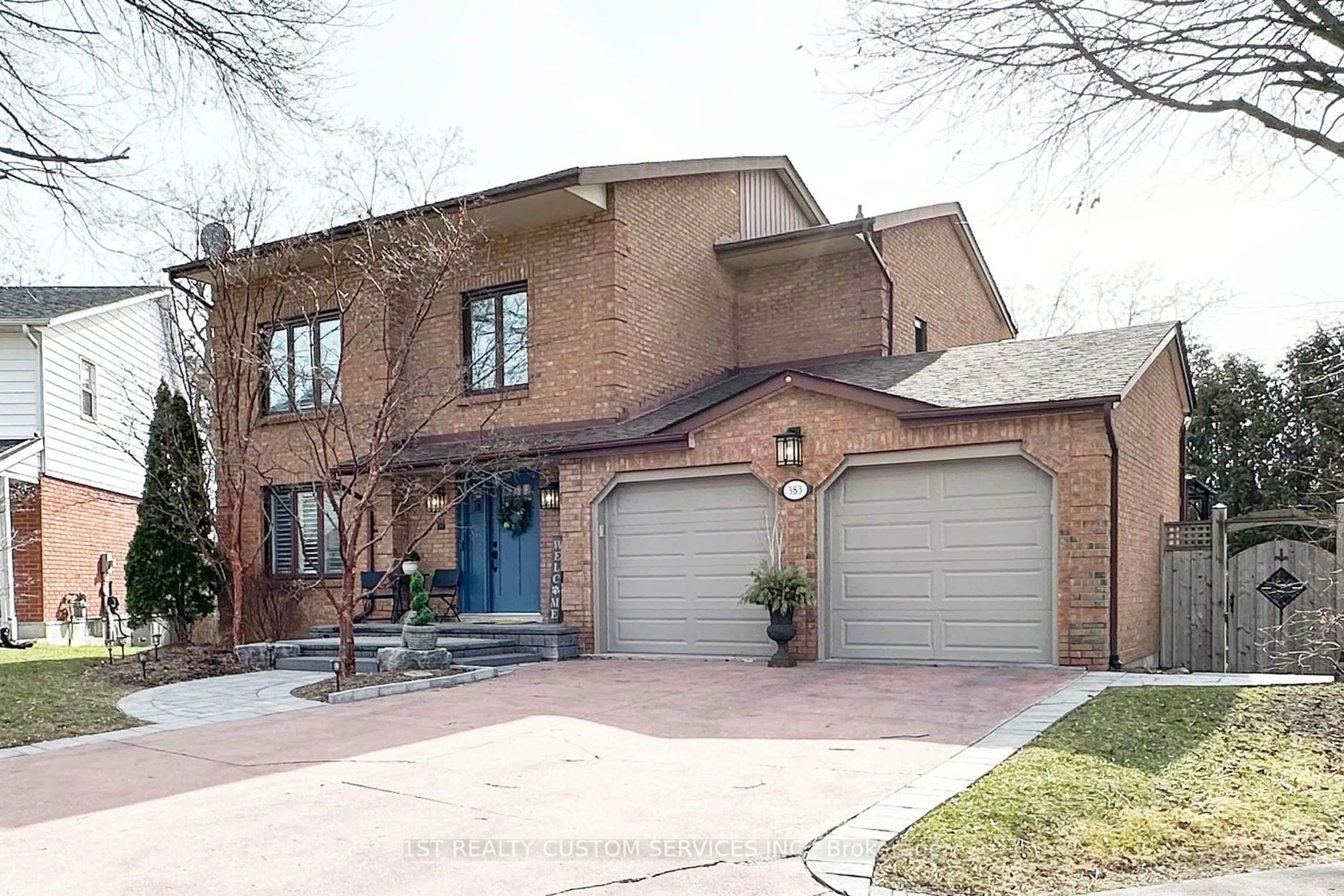 Home with brick exterior material for 383 Ellesmere Crt, Oshawa Ontario L1H 8E6