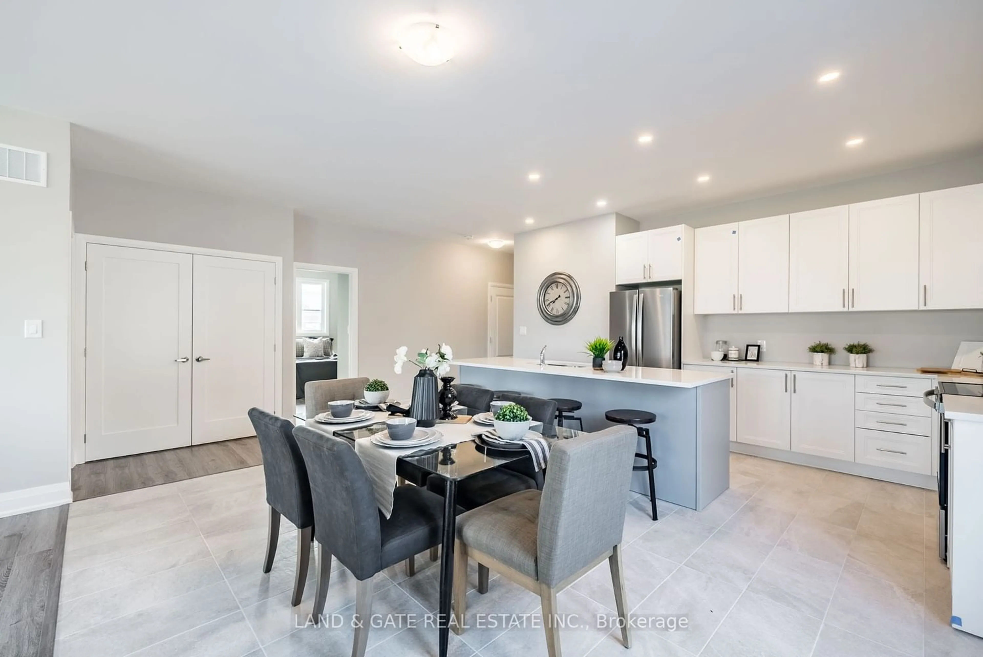 Contemporary kitchen for 127 Gibbons St, Oshawa Ontario L1J 4Y1