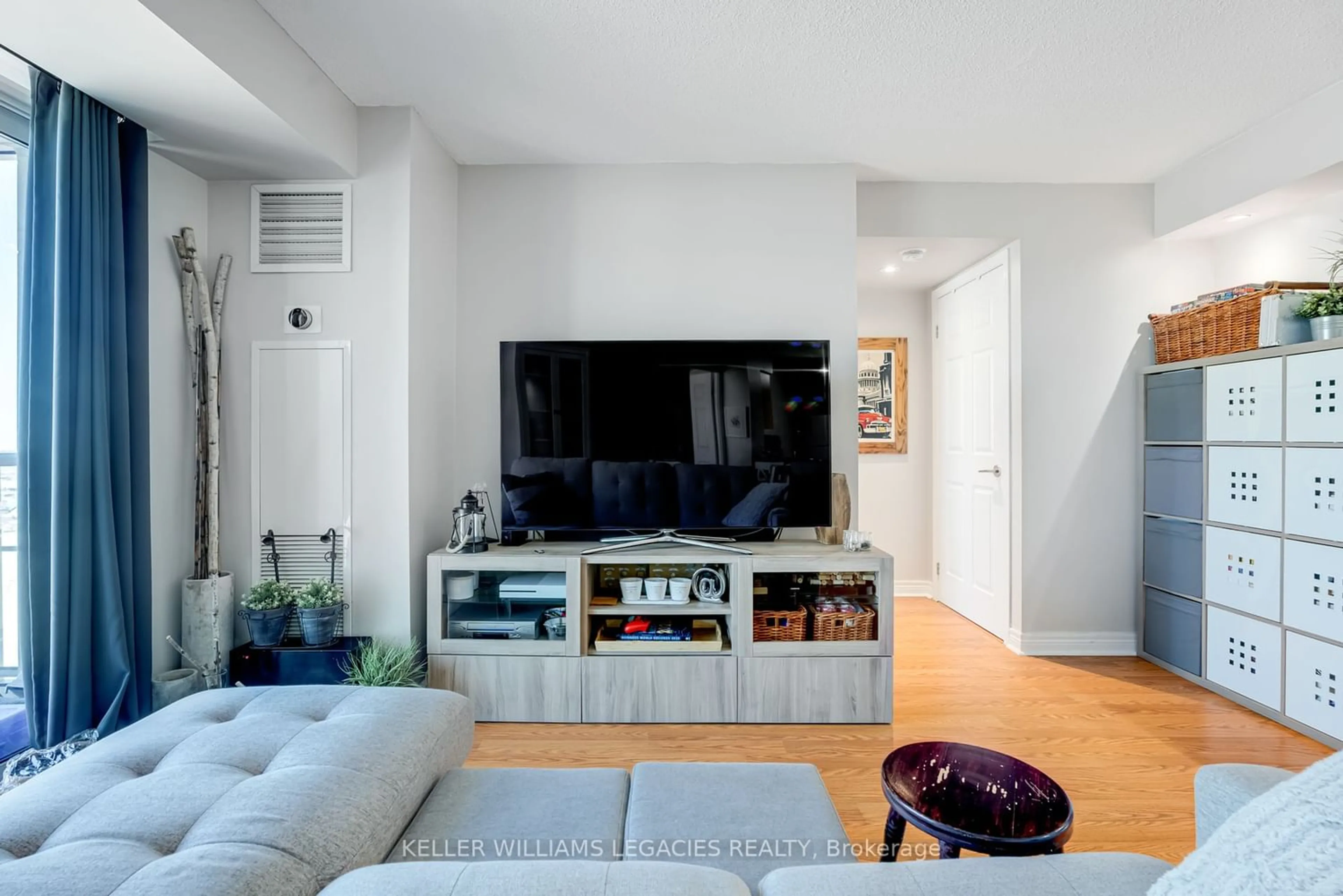 Living room for 83 Borough Dr #1611, Toronto Ontario M1P 5E4