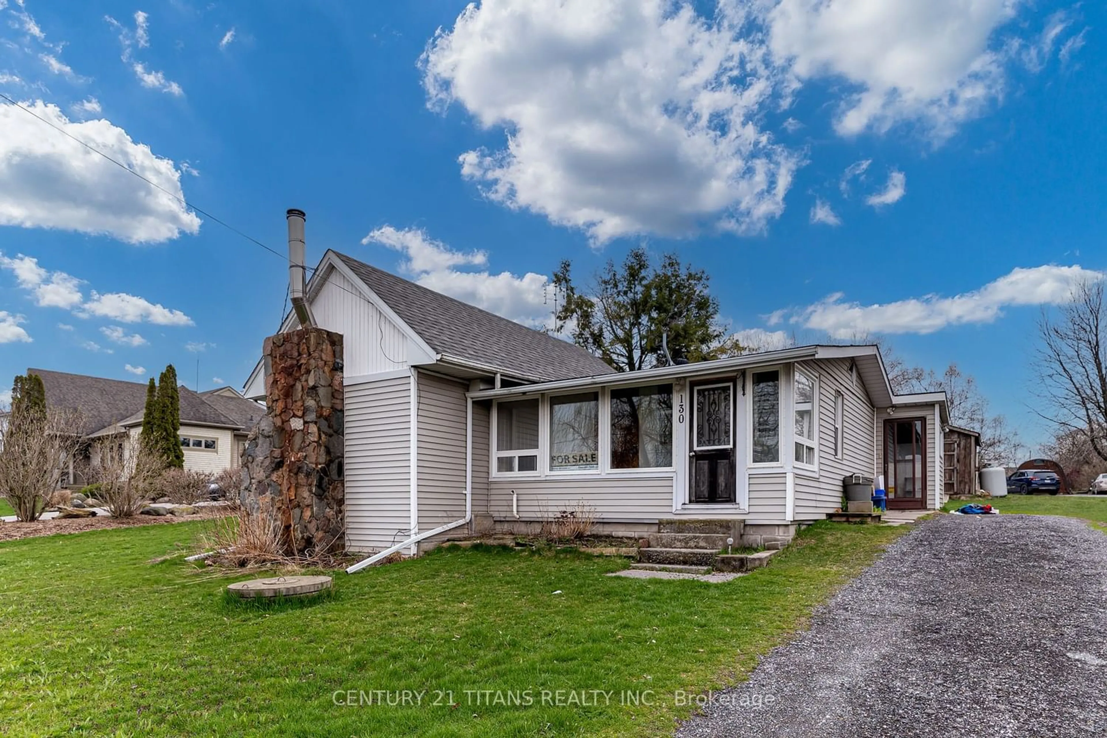 Frontside or backside of a home for 130 West Beach Rd, Clarington Ontario L1C 3K3