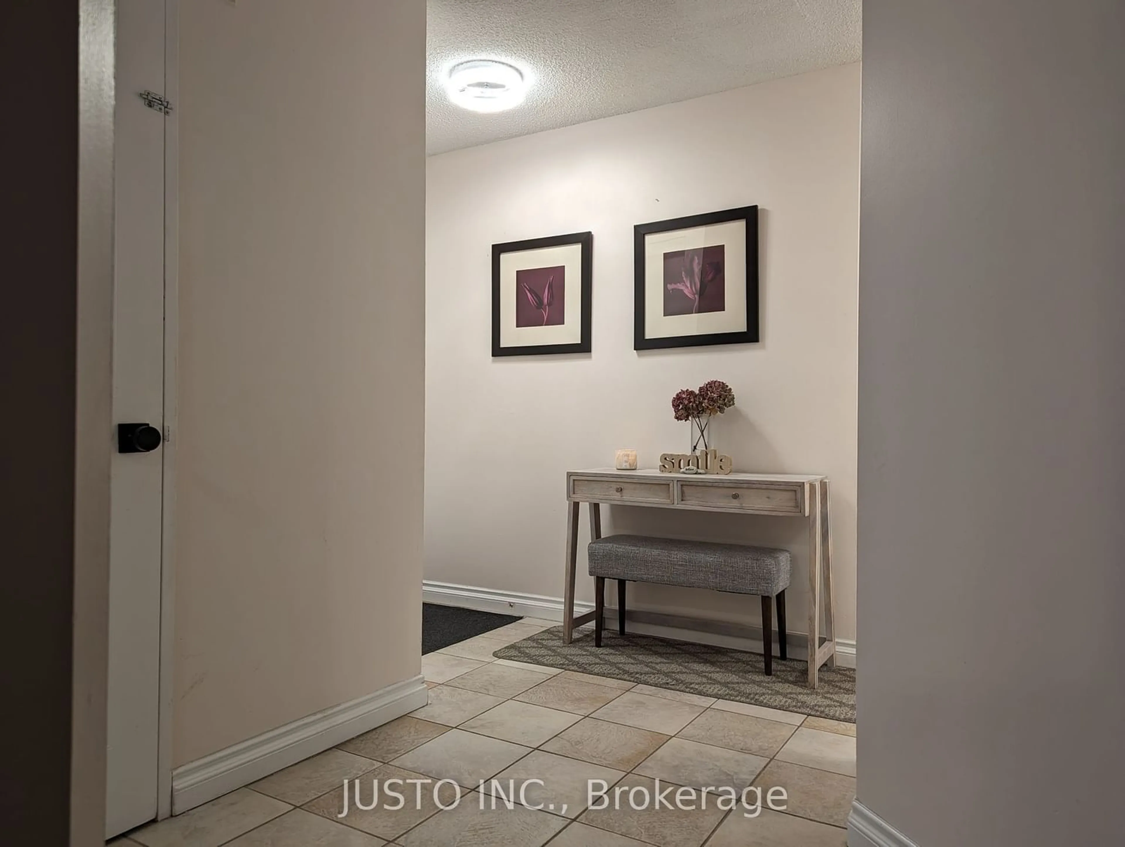 Indoor entryway for 480 Mclevin Ave #105, Toronto Ontario M1B 5N9