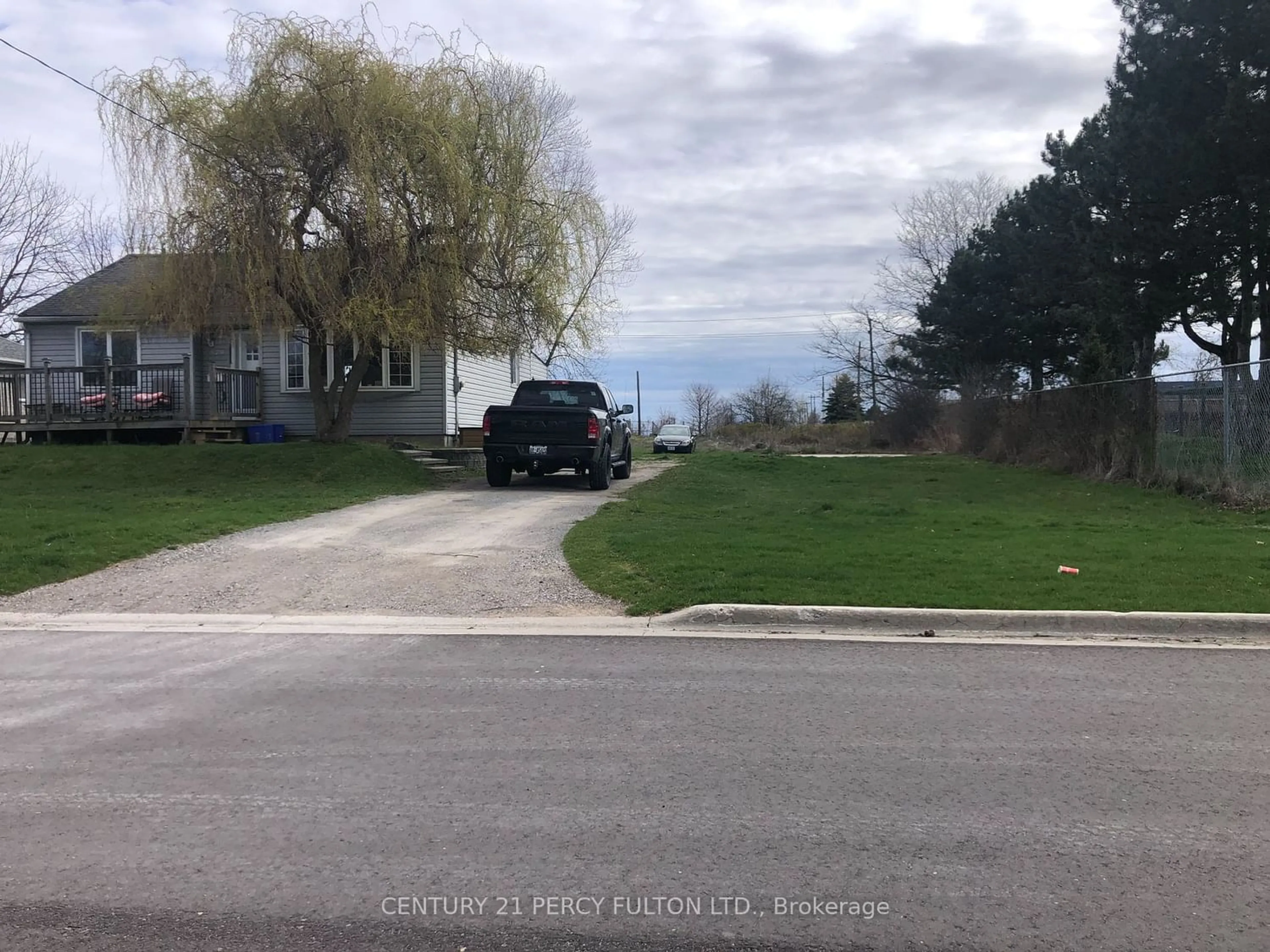 Frontside or backside of a home, the street view for 579 Veterans Rd, Oshawa Ontario L1H 0B2