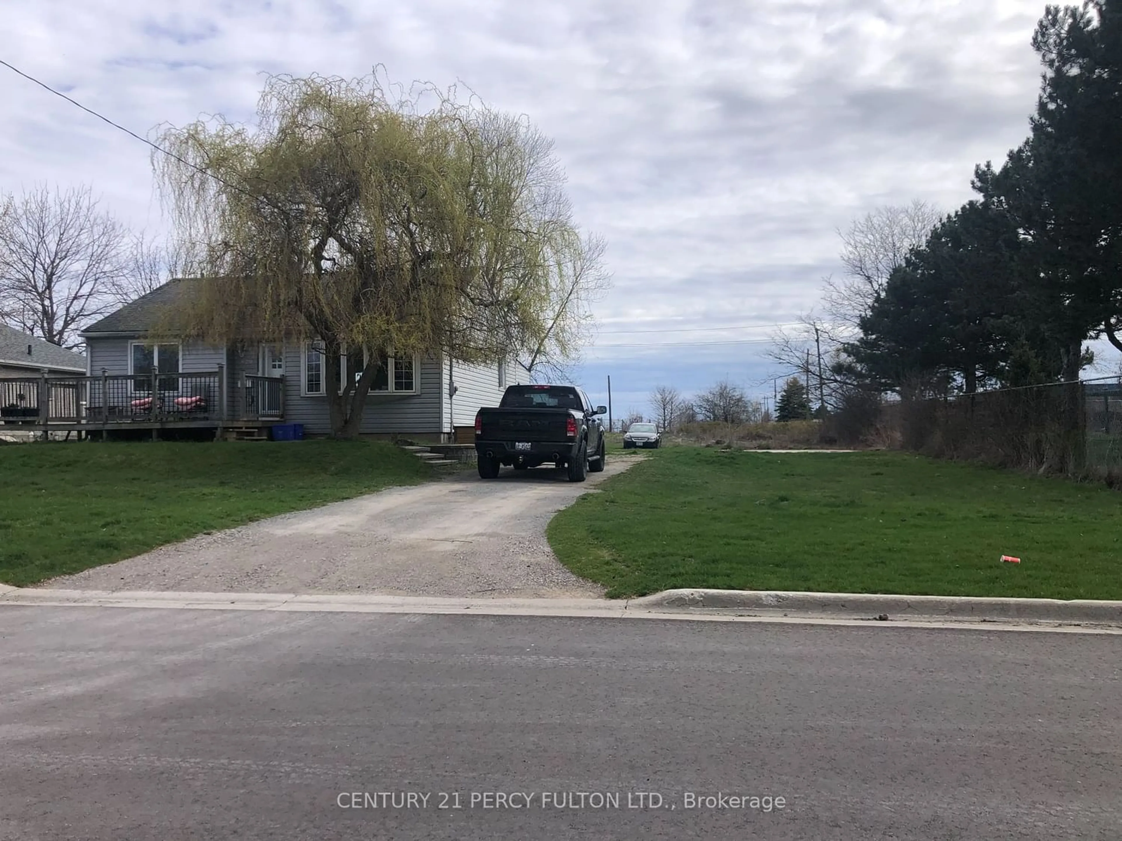 Frontside or backside of a home, the street view for 579 Veterans Rd, Oshawa Ontario L1H 0B2