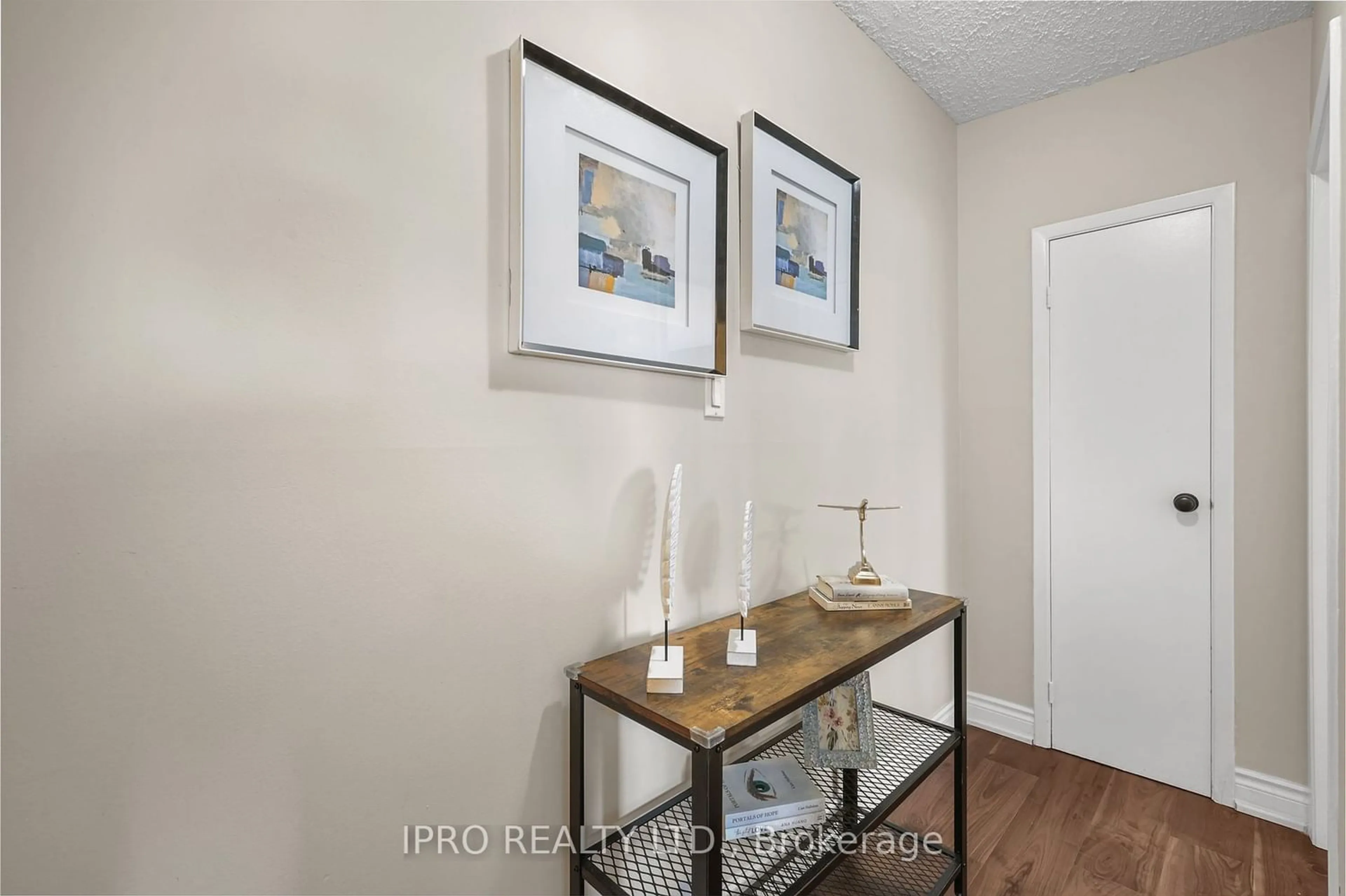 Indoor entryway for 925 Bayly St #58, Pickering Ontario L1W 1L4