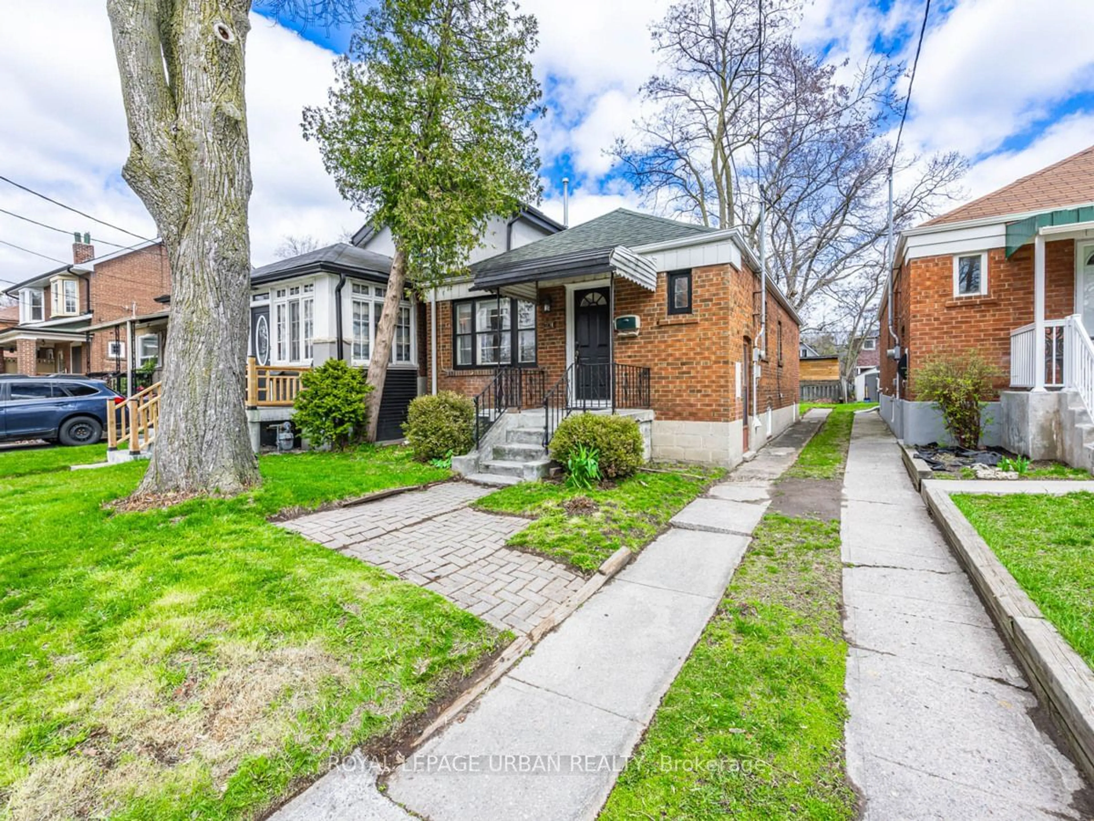 Frontside or backside of a home for 301 Chisholm Ave, Toronto Ontario M4C 4W5