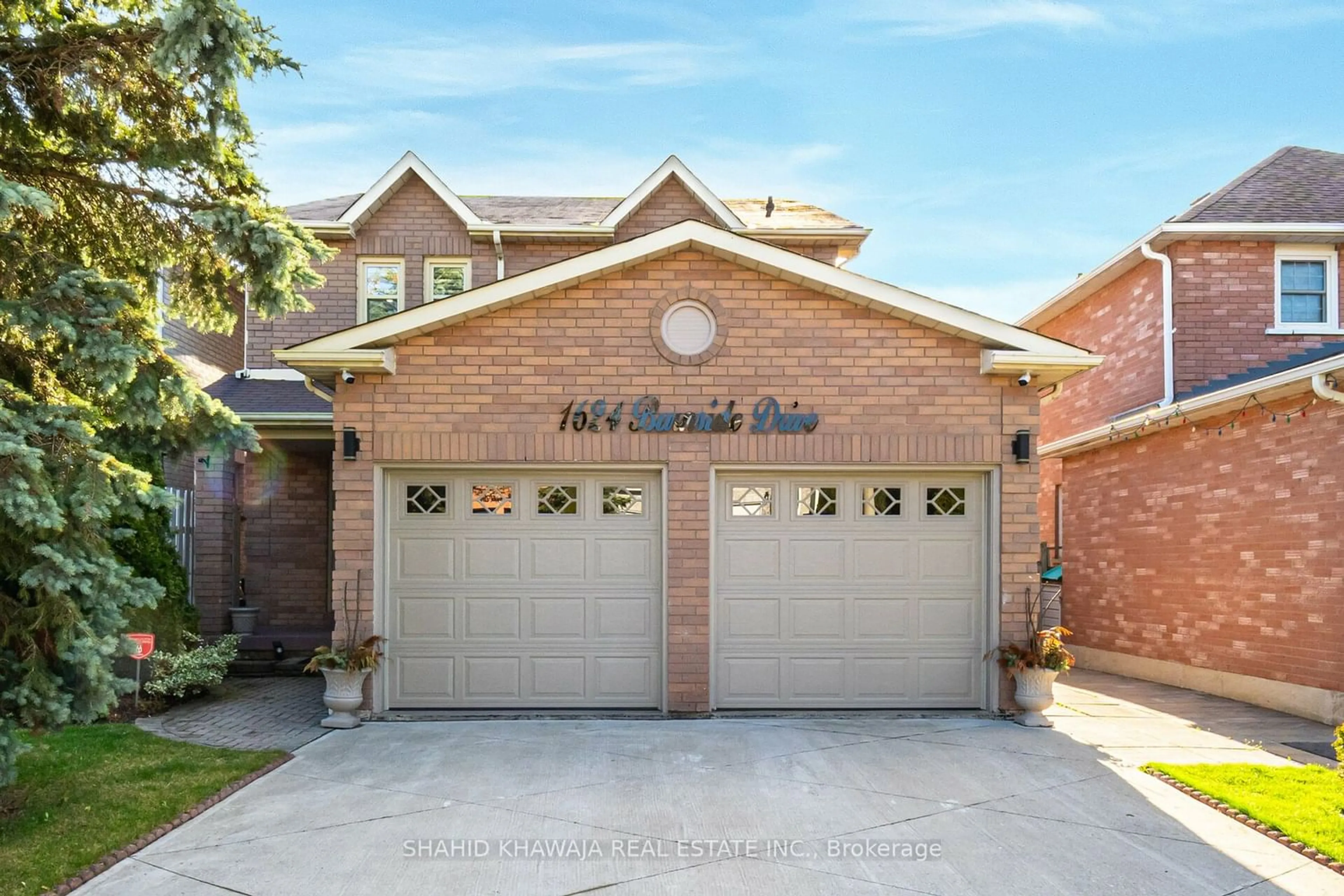 Home with brick exterior material for 1624 Burnside Dr, Pickering Ontario L1V 6L6