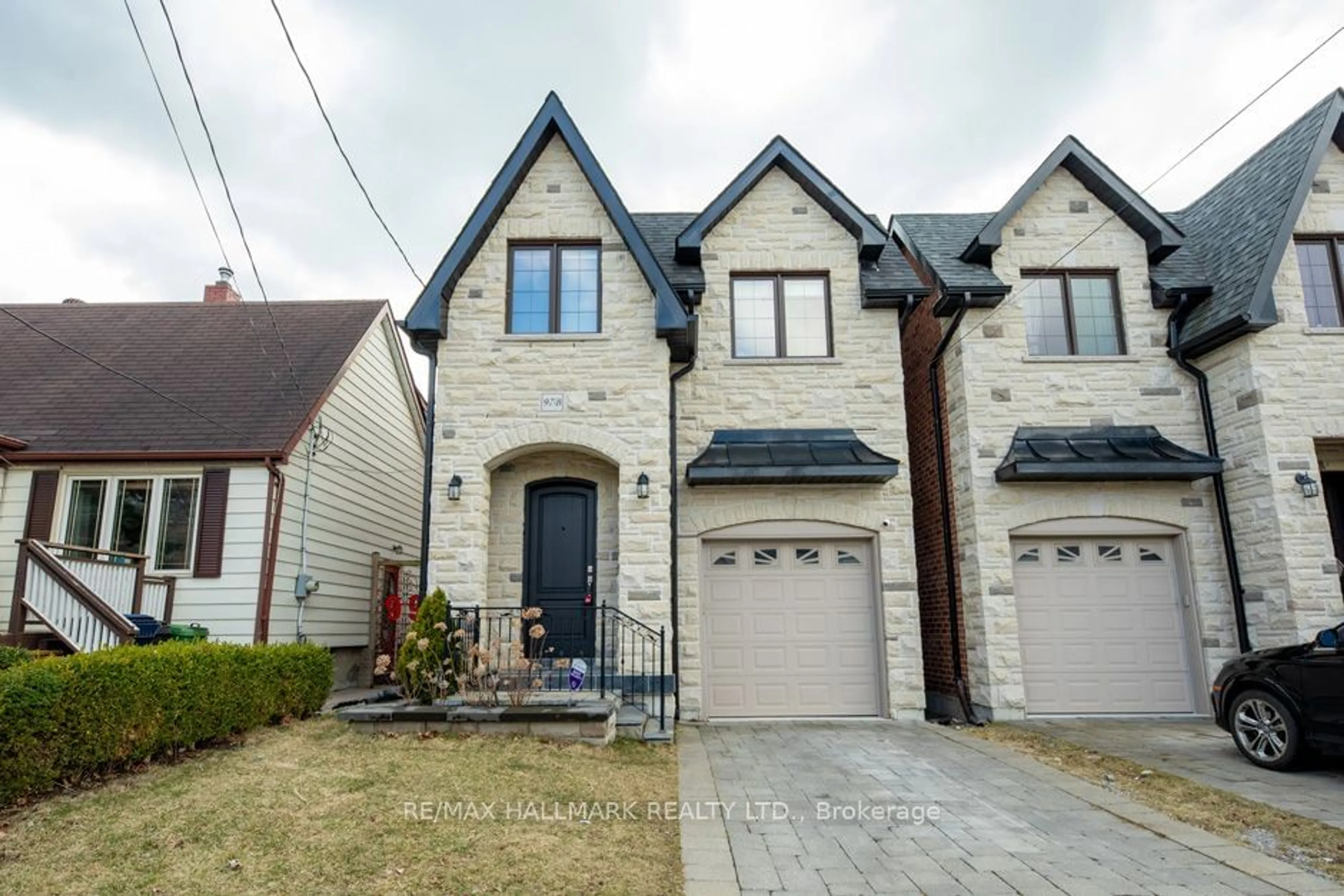 Frontside or backside of a home for 97B Craiglee Dr, Toronto Ontario M1N 2M8