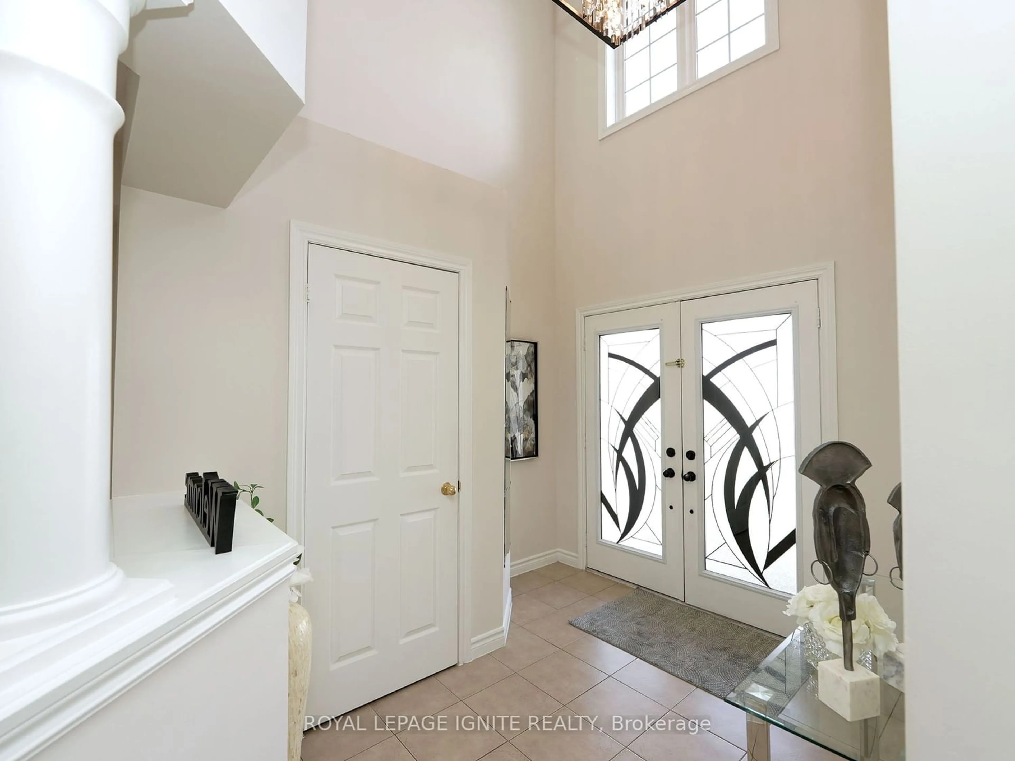 Indoor entryway for 51 Harkness Dr, Whitby Ontario L1R 0C5