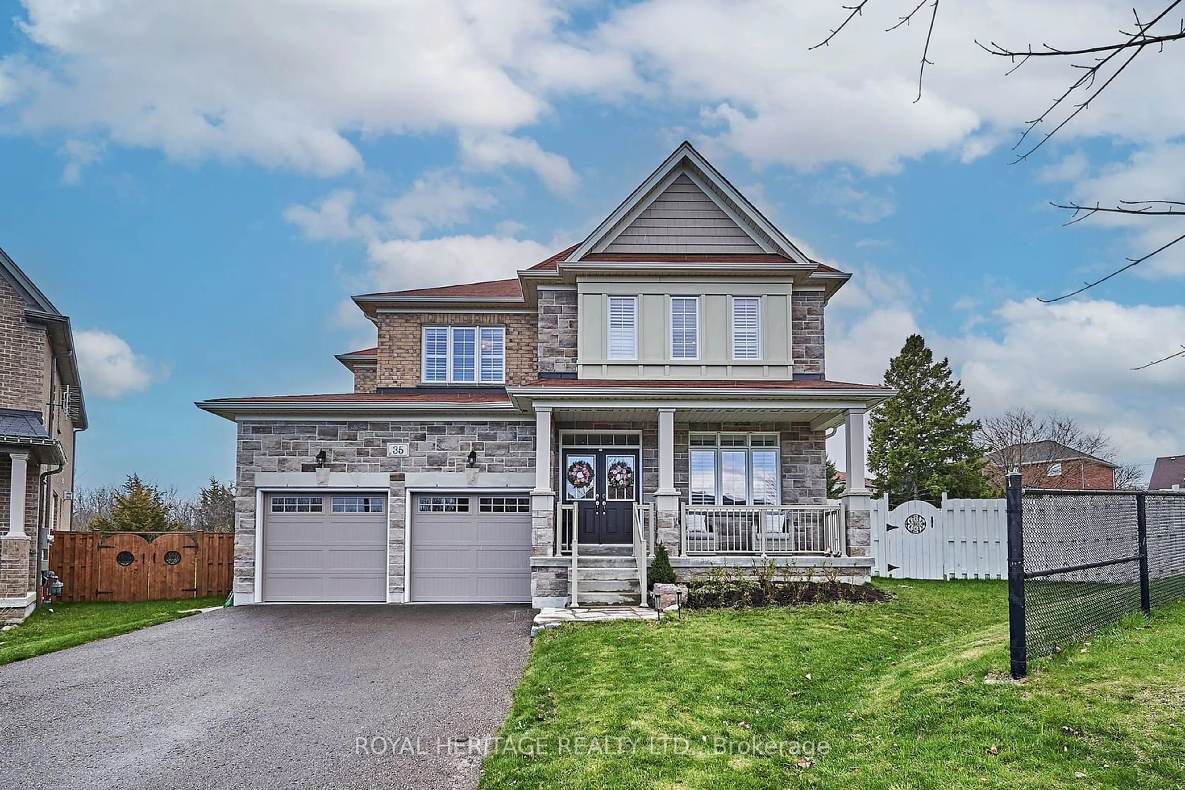 Frontside or backside of a home for 35 Bradford Crt, Whitby Ontario L1N 0G6