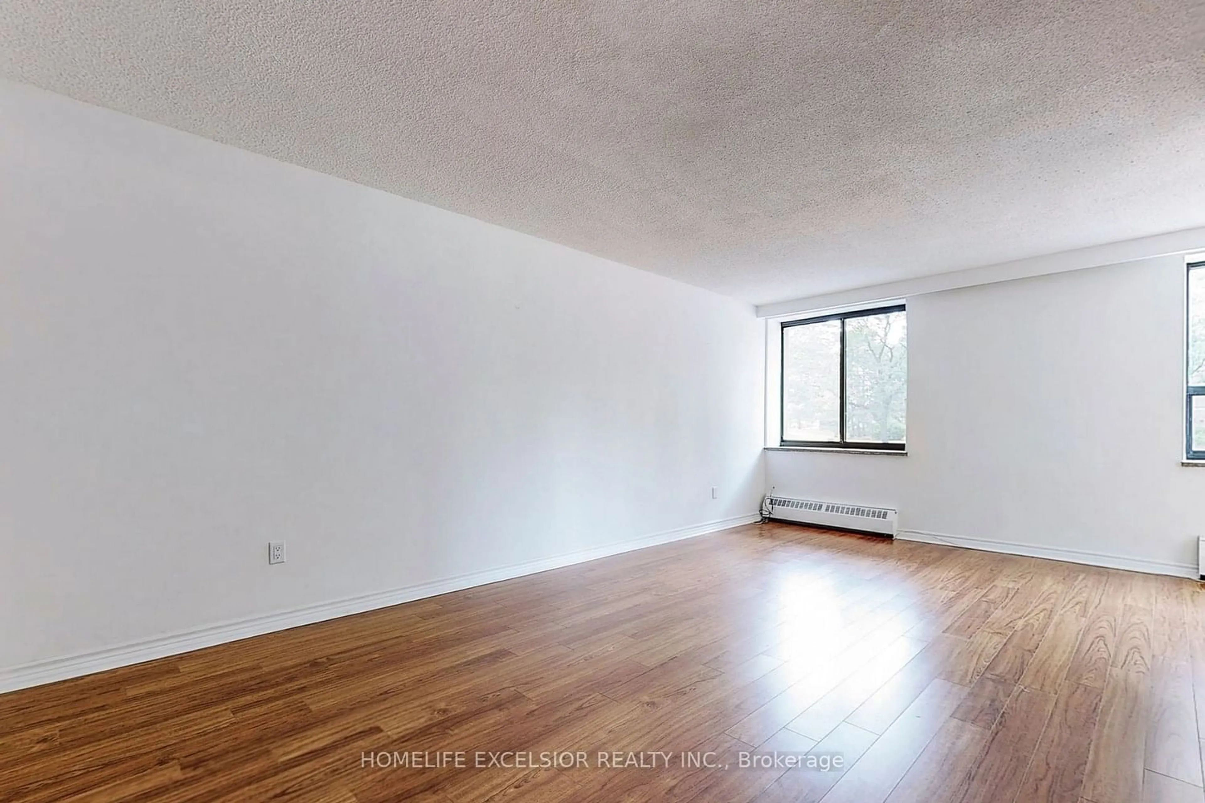 A pic of a room for 921 Midland Ave #110, Toronto Ontario M1K 4G2