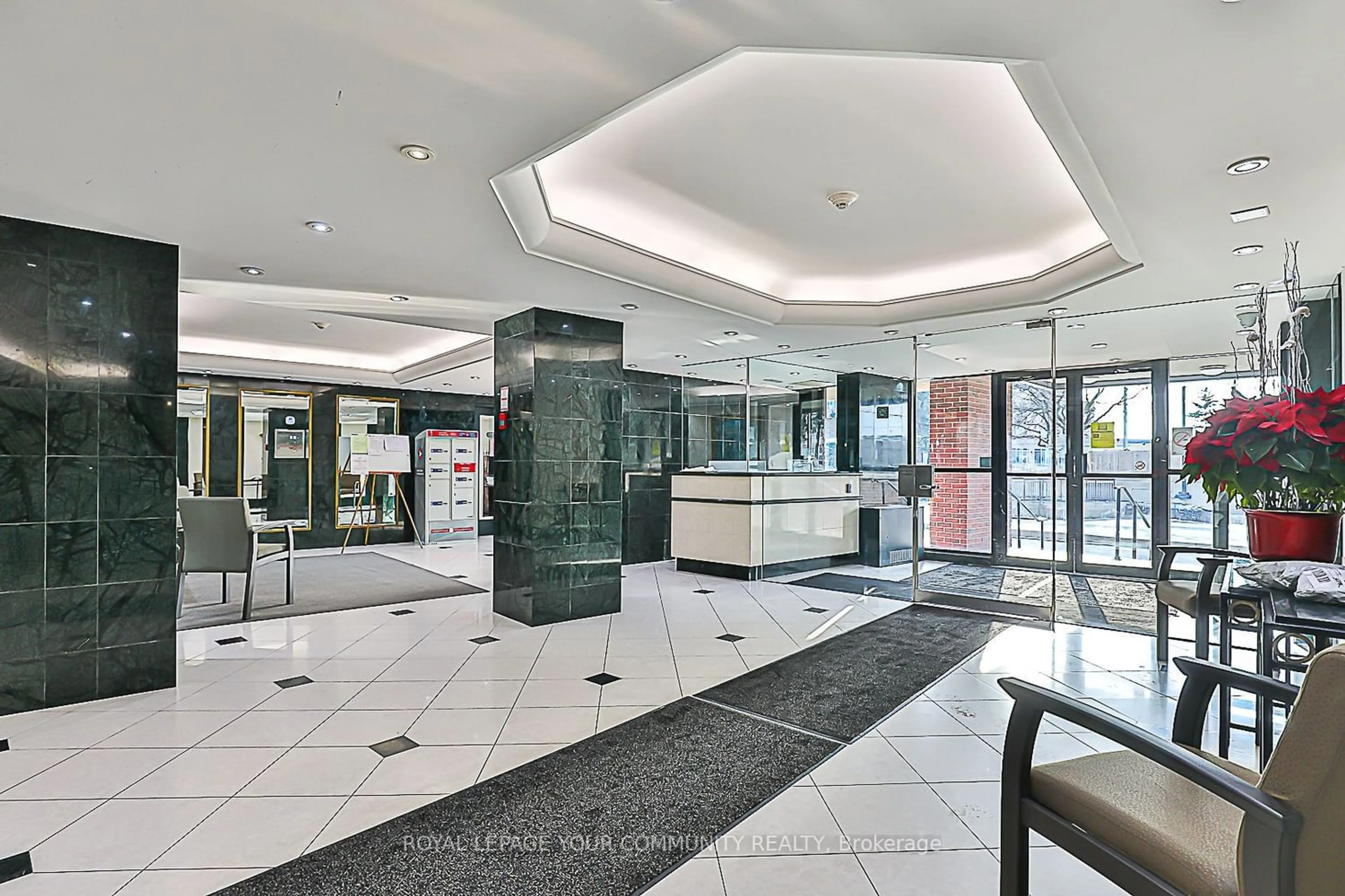 Indoor lobby for 2365 Kennedy Rd #812, Toronto Ontario M1T 3S6