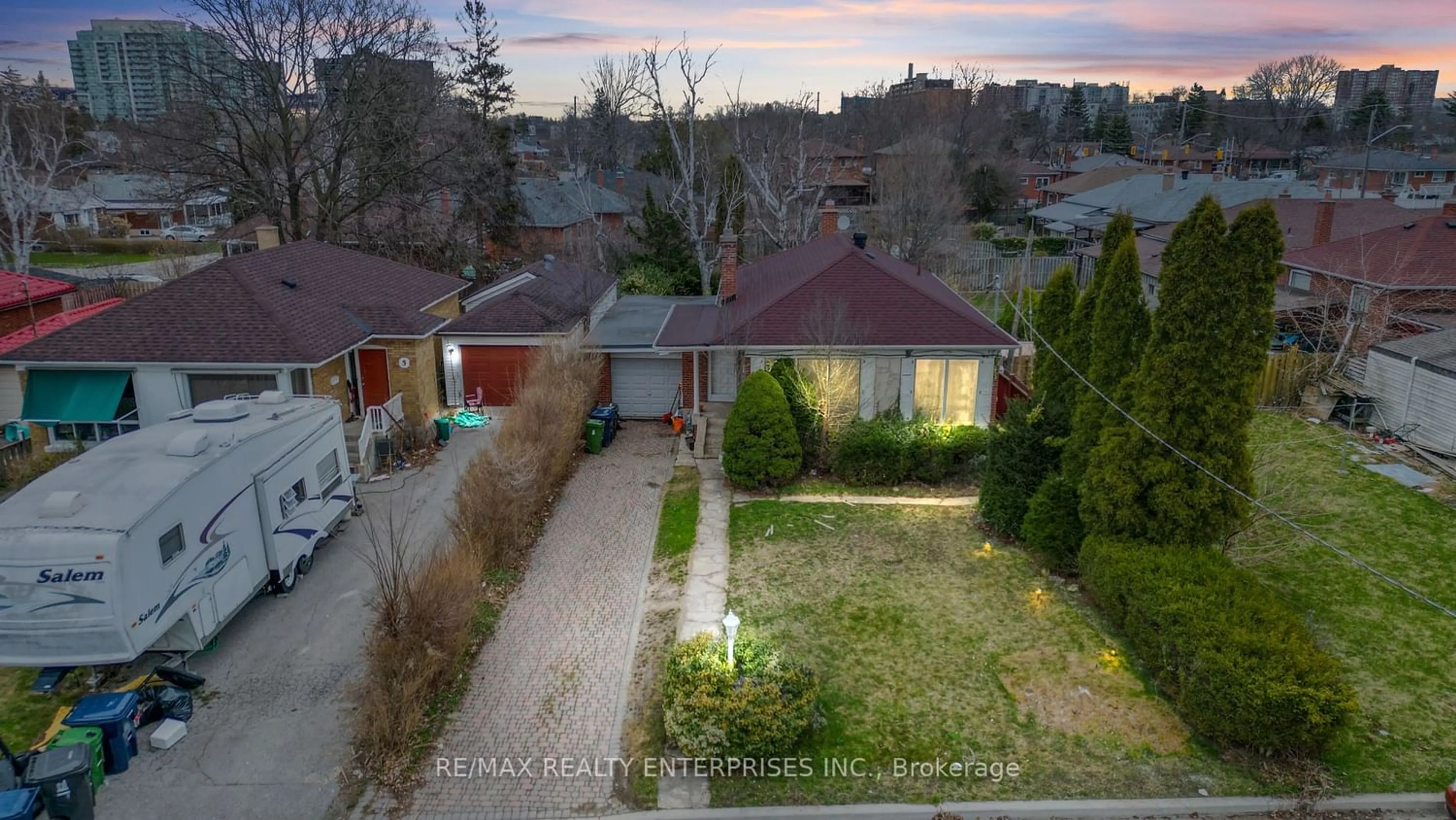 Frontside or backside of a home for 3 Dallyn Cres, Toronto Ontario M1K 4V8