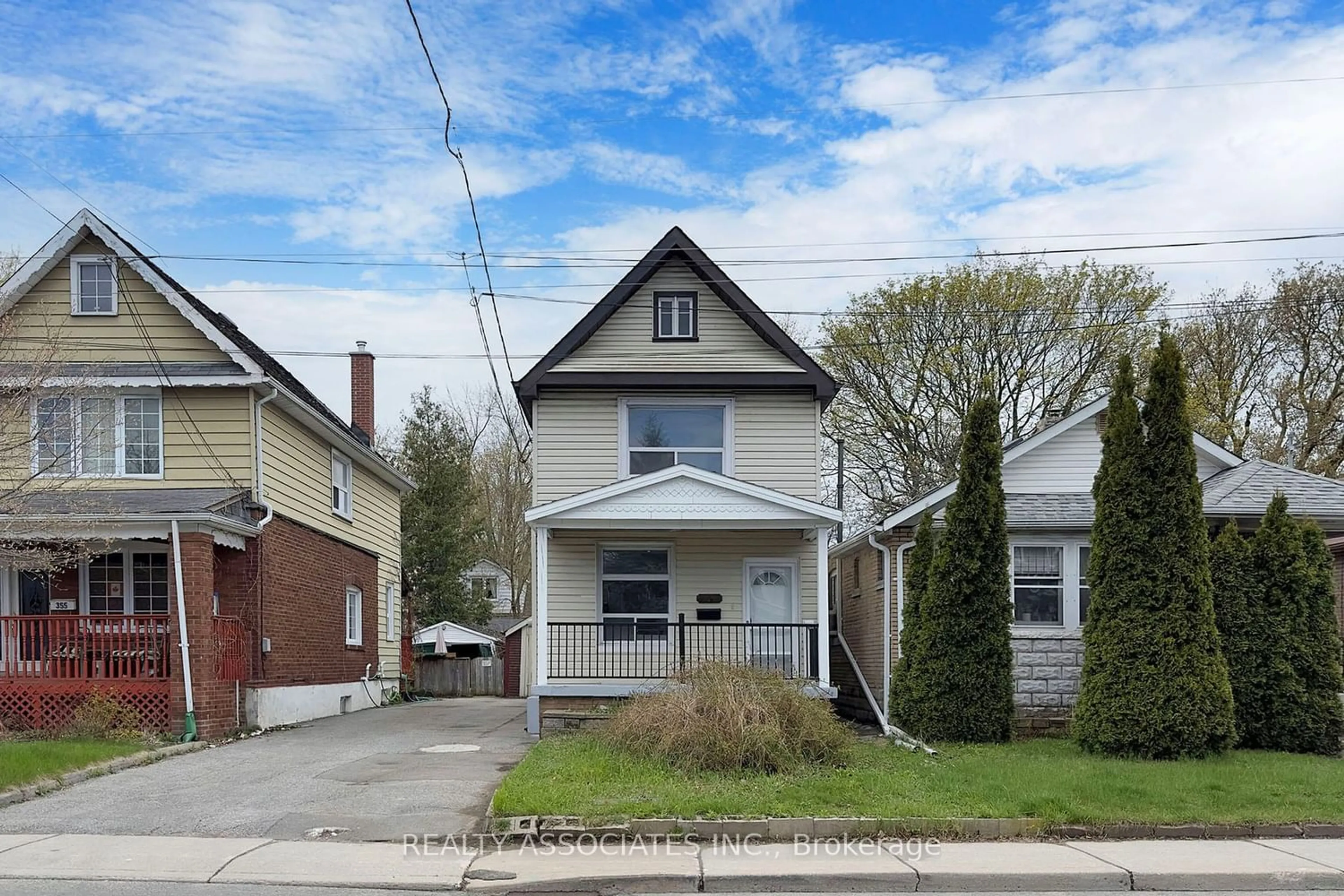 Frontside or backside of a home for 353 Lumsden Ave, Toronto Ontario M4C 2L2