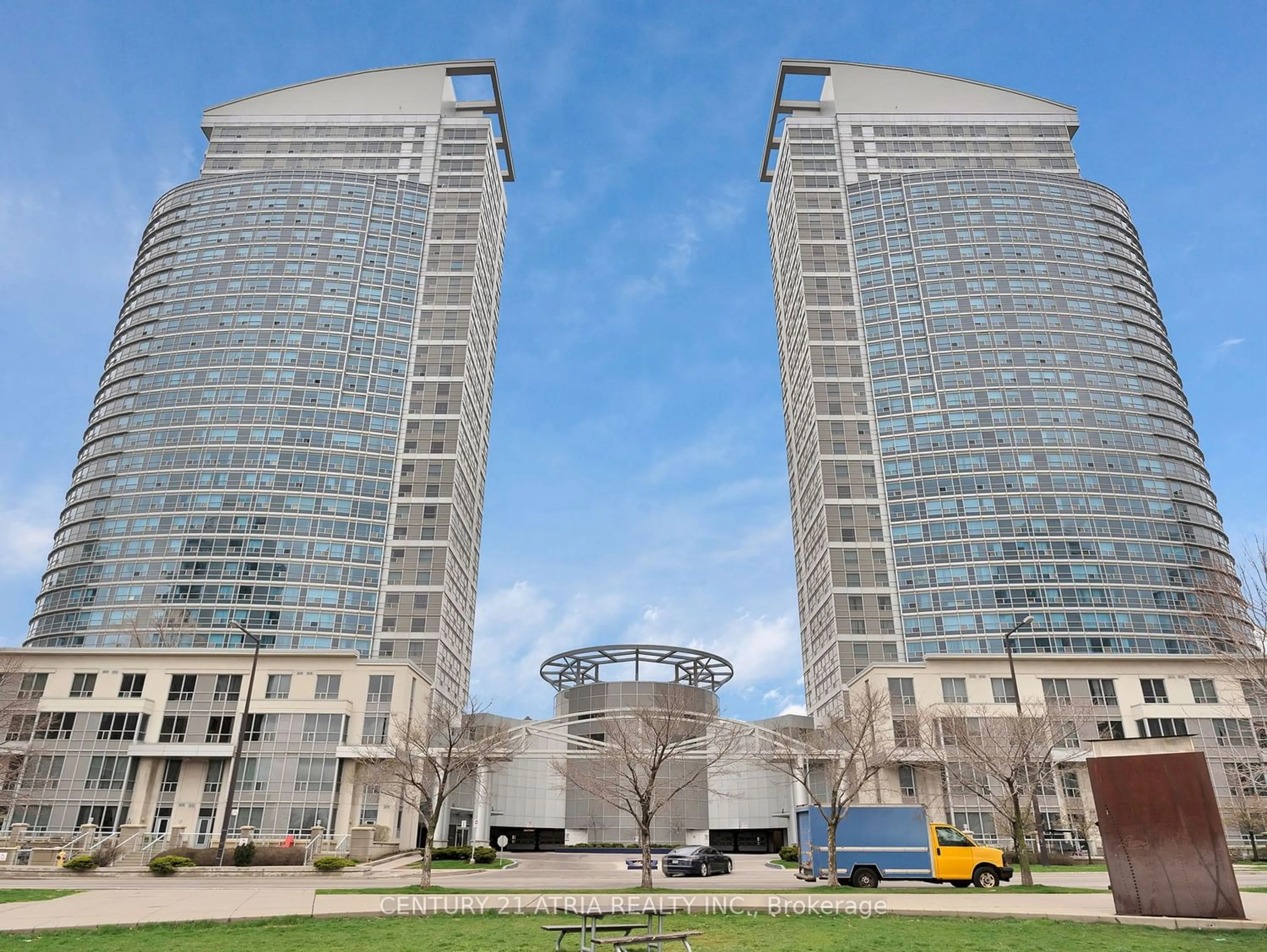 A pic from exterior of the house or condo for 38 Lee Centre Dr #3315, Toronto Ontario M1H 3J7