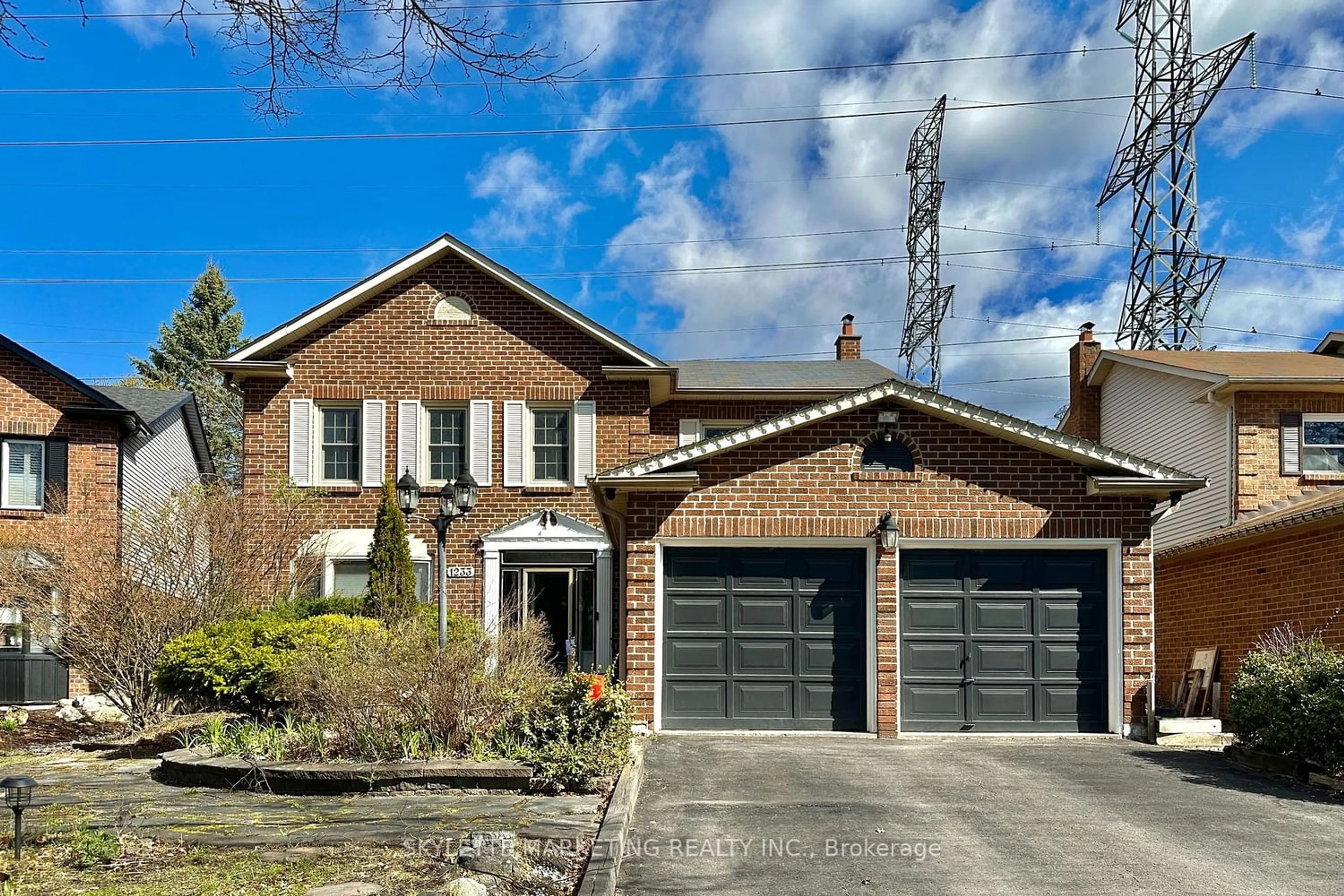 Home with brick exterior material for 1233 Fieldstone Circ, Pickering Ontario L1X 1B9