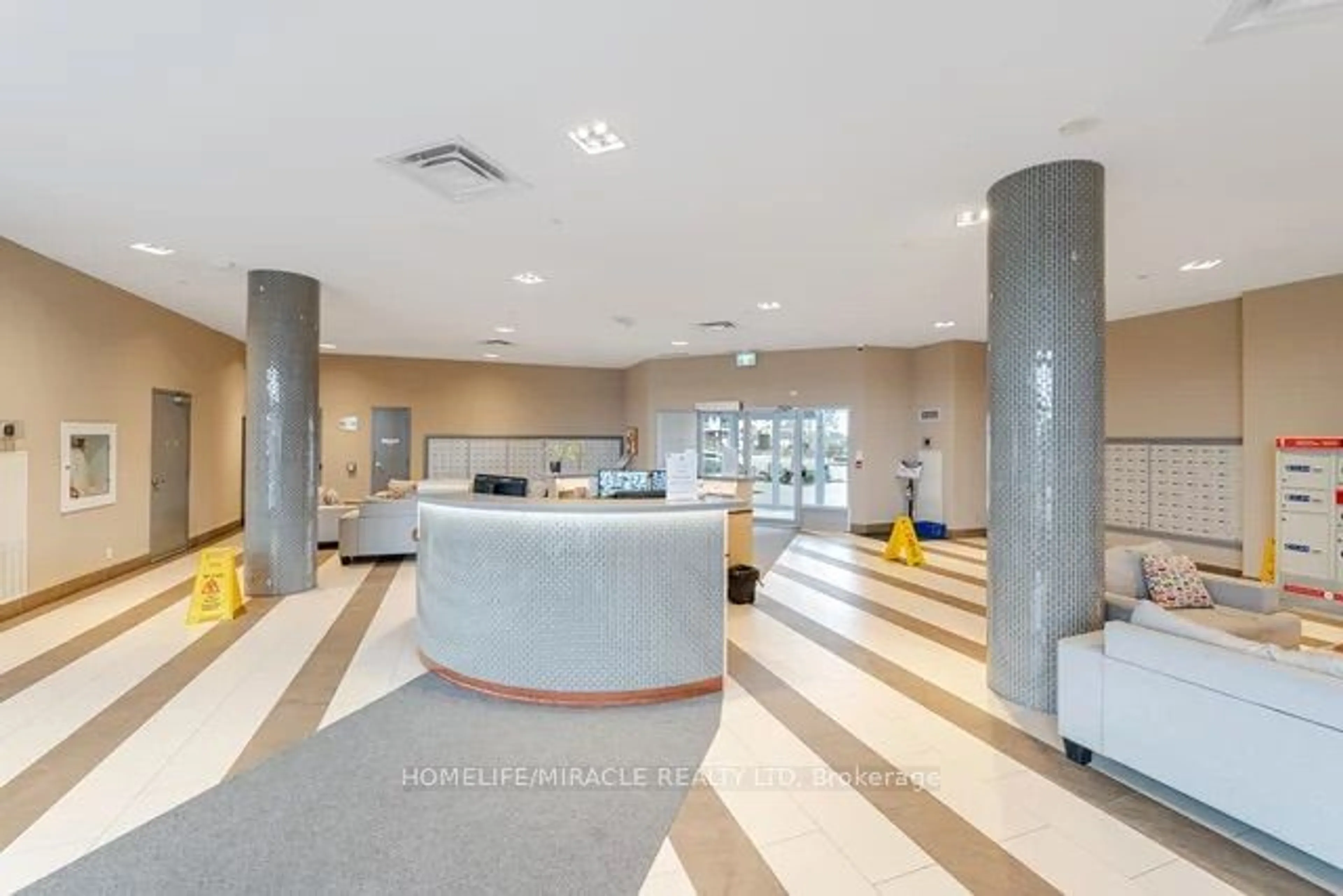 Indoor lobby for 2152 Lawrence Ave #1002, Toronto Ontario M1R 0B5